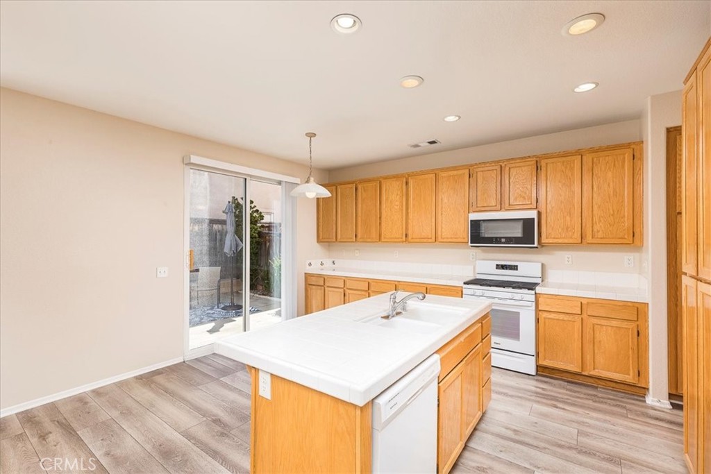 Temecula, California, 92591, United States, 3 Bedrooms Bedrooms, ,3 BathroomsBathrooms,Residential,For Sale,1928166