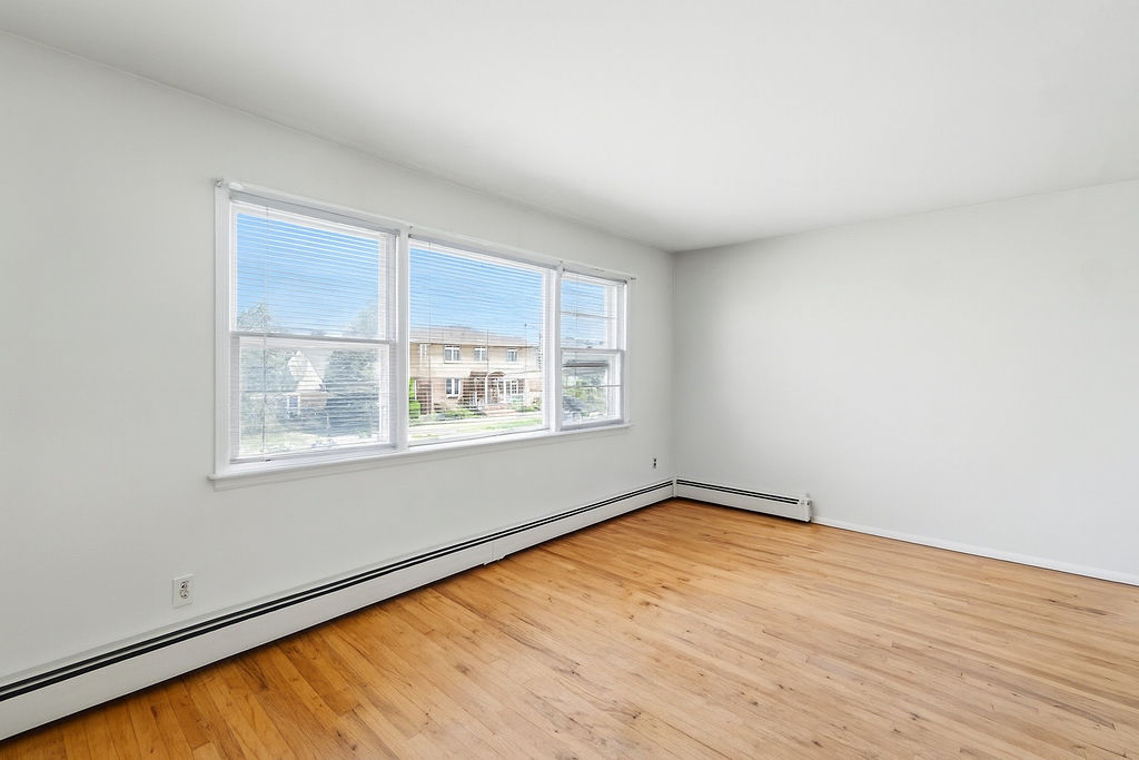 Floral Park, New York, 11001, United States, 3 Bedrooms Bedrooms, ,3 BathroomsBathrooms,Residential,For Sale,1928603
