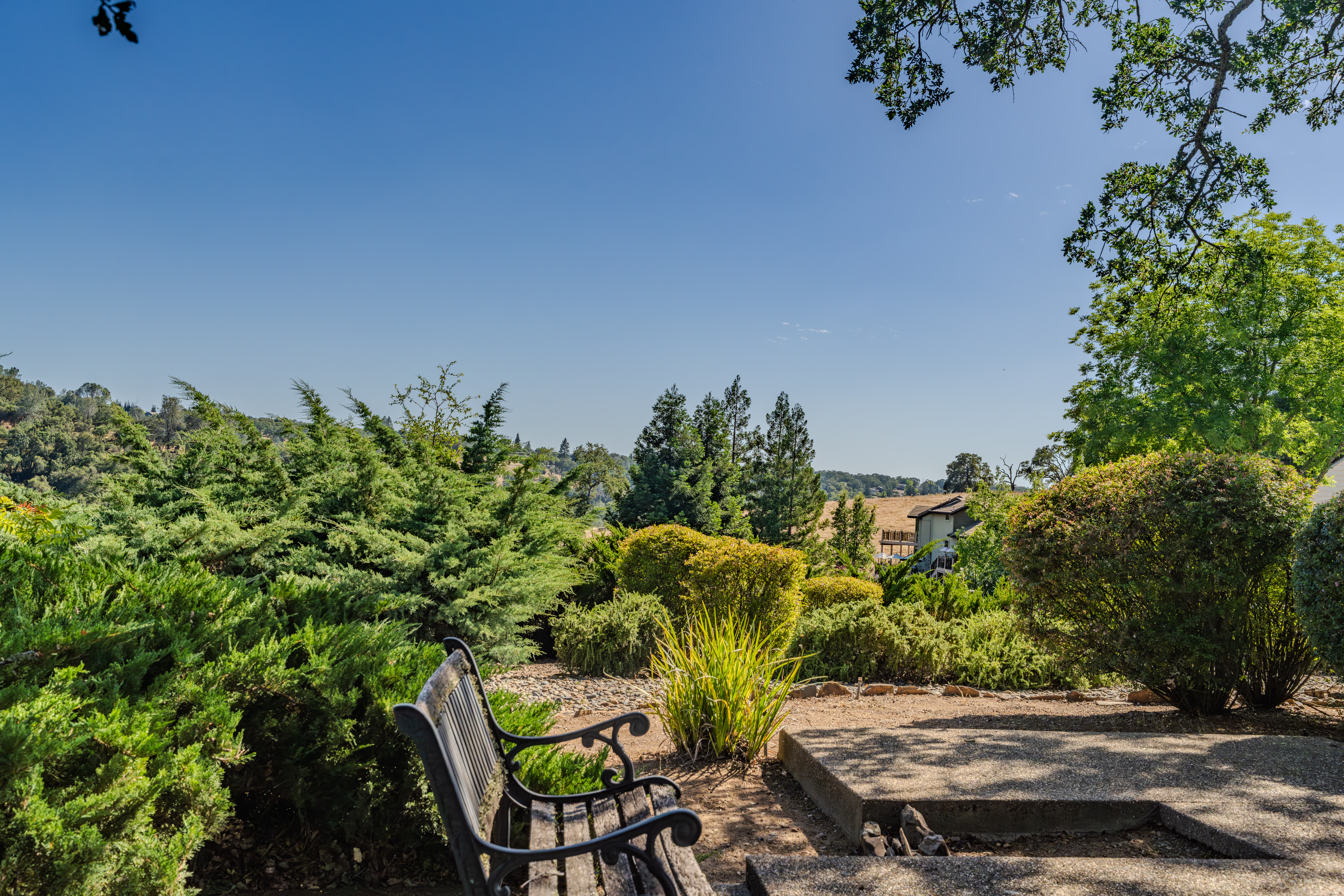  Spacious Sutter Creek Home with Hillside Views and Endless Potential - 物件實景