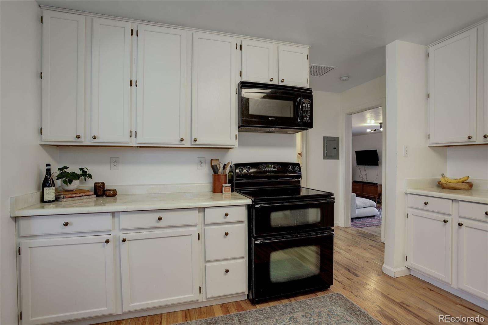 Denver, Colorado, 80222, United States, 2 Bedrooms Bedrooms, ,2 BathroomsBathrooms,Residential,For Sale,1965517