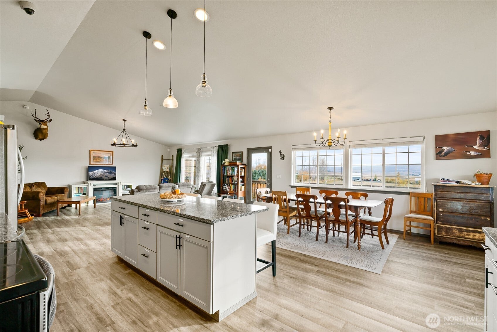 Ellensburg, Washington, 98926, United States, 6 Bedrooms Bedrooms, ,2 BathroomsBathrooms,Residential,For Sale,1992085