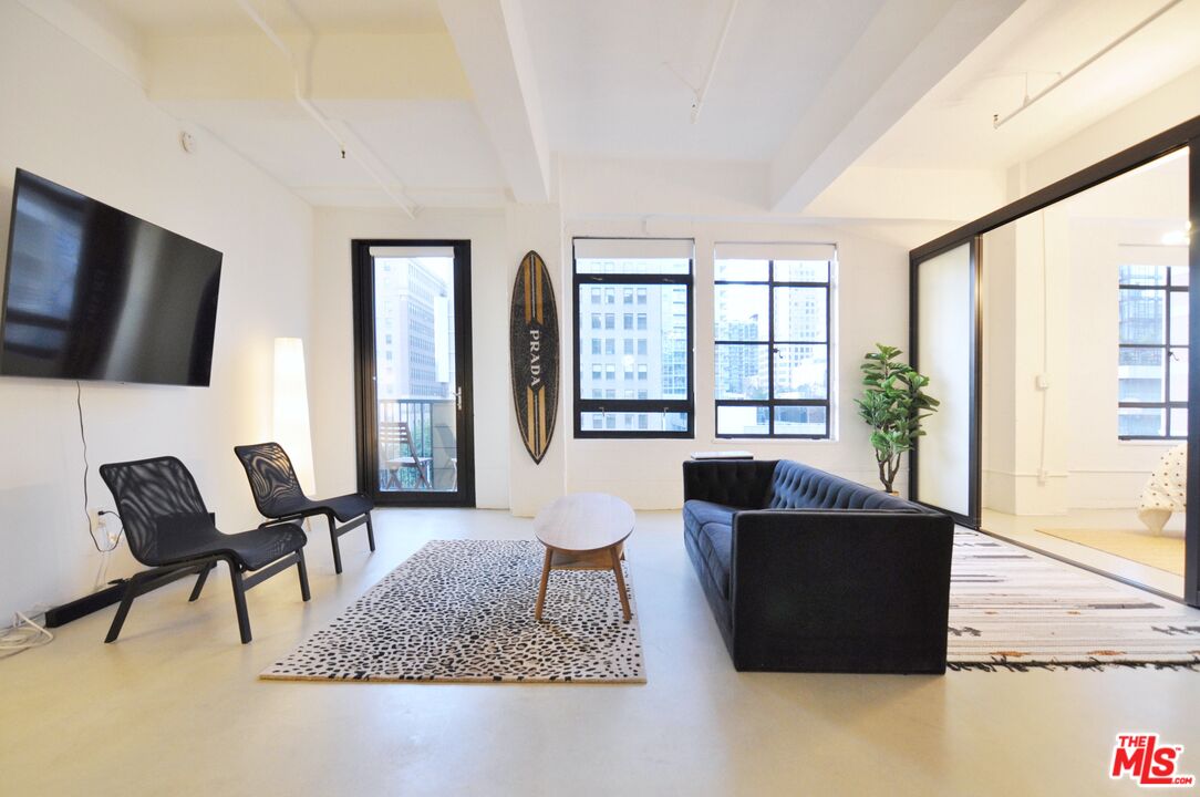 Los Angeles, California, 90014, United States, 1 Bedroom Bedrooms, ,1 BathroomBathrooms,Residential,For Sale,1777203