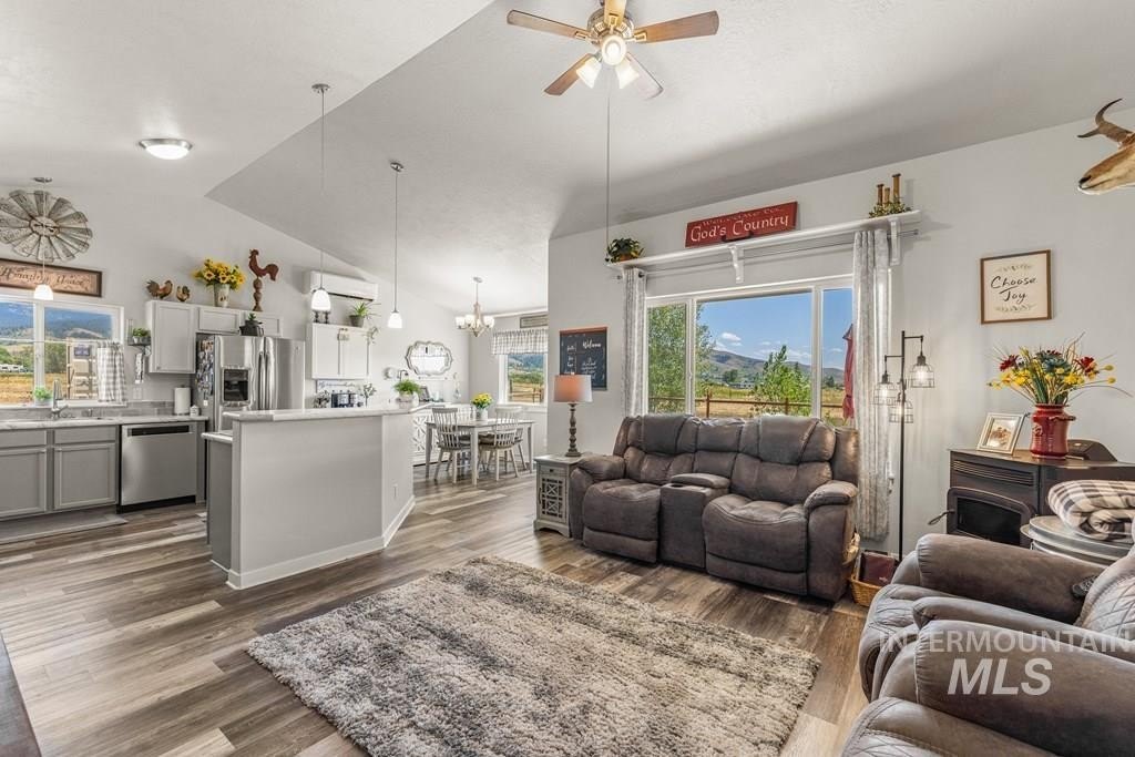 Council, Idaho, 83612, United States, 3 Bedrooms Bedrooms, ,2 BathroomsBathrooms,Residential,For Sale,1928022