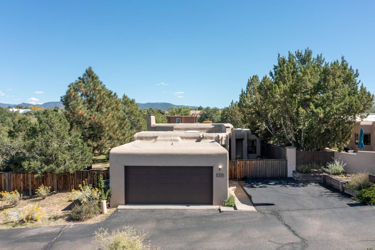 Santa Fe, New Mexico, 87507, United States, 3 Bedrooms Bedrooms, ,2 BathroomsBathrooms,Residential,For Sale,1955311