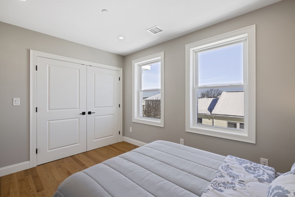 Everett, Massachusetts, 02149, United States, 3 Bedrooms Bedrooms, ,2 BathroomsBathrooms,Residential,For Sale,1923435