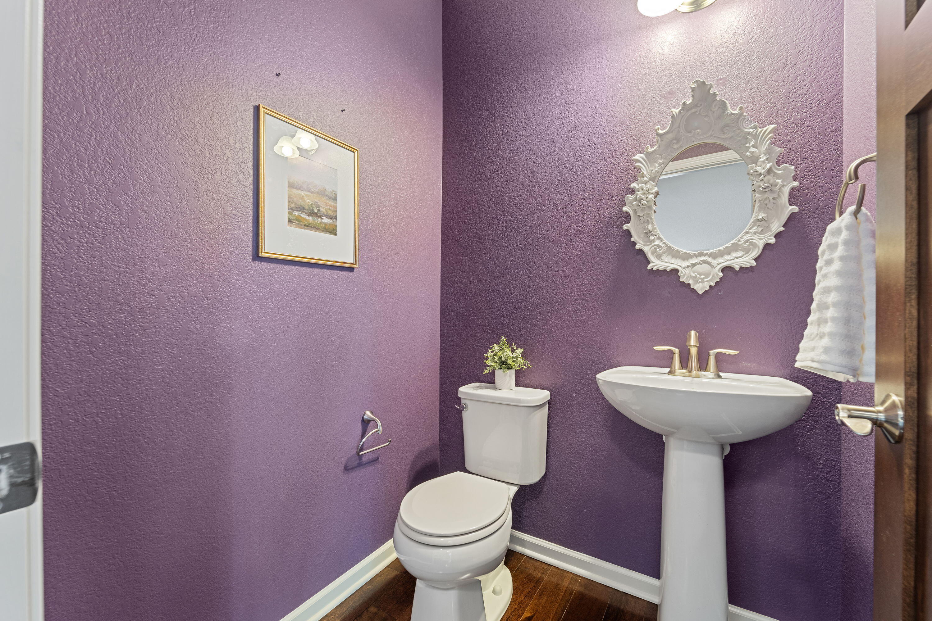 Mequon, Wisconsin, 53092, United States, 4 Bedrooms Bedrooms, ,4 BathroomsBathrooms,Residential,For Sale,1920034