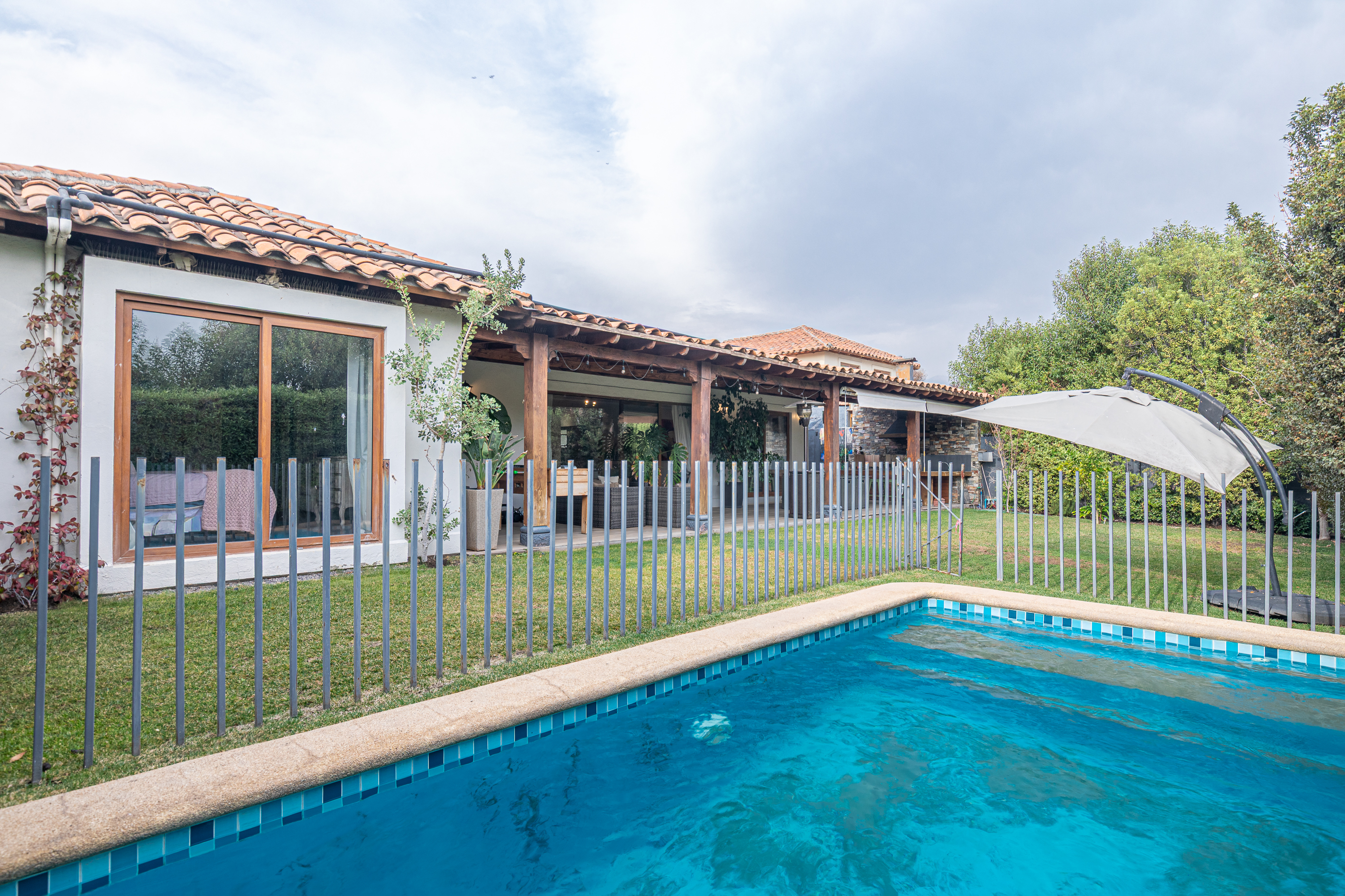  4-Bedroom Chilean-Style Home in Piedra Roja - 物件實景