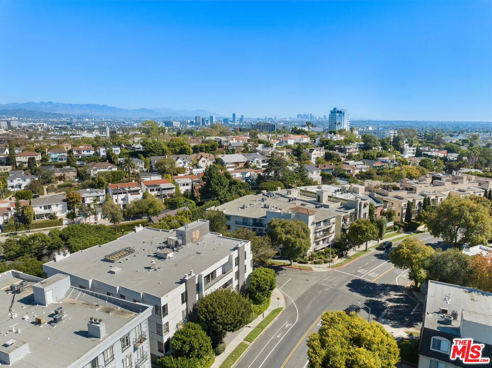 Los Angeles, California, 90035, United States, 3 Bedrooms Bedrooms, ,4 BathroomsBathrooms,Residential,For Sale,1989035