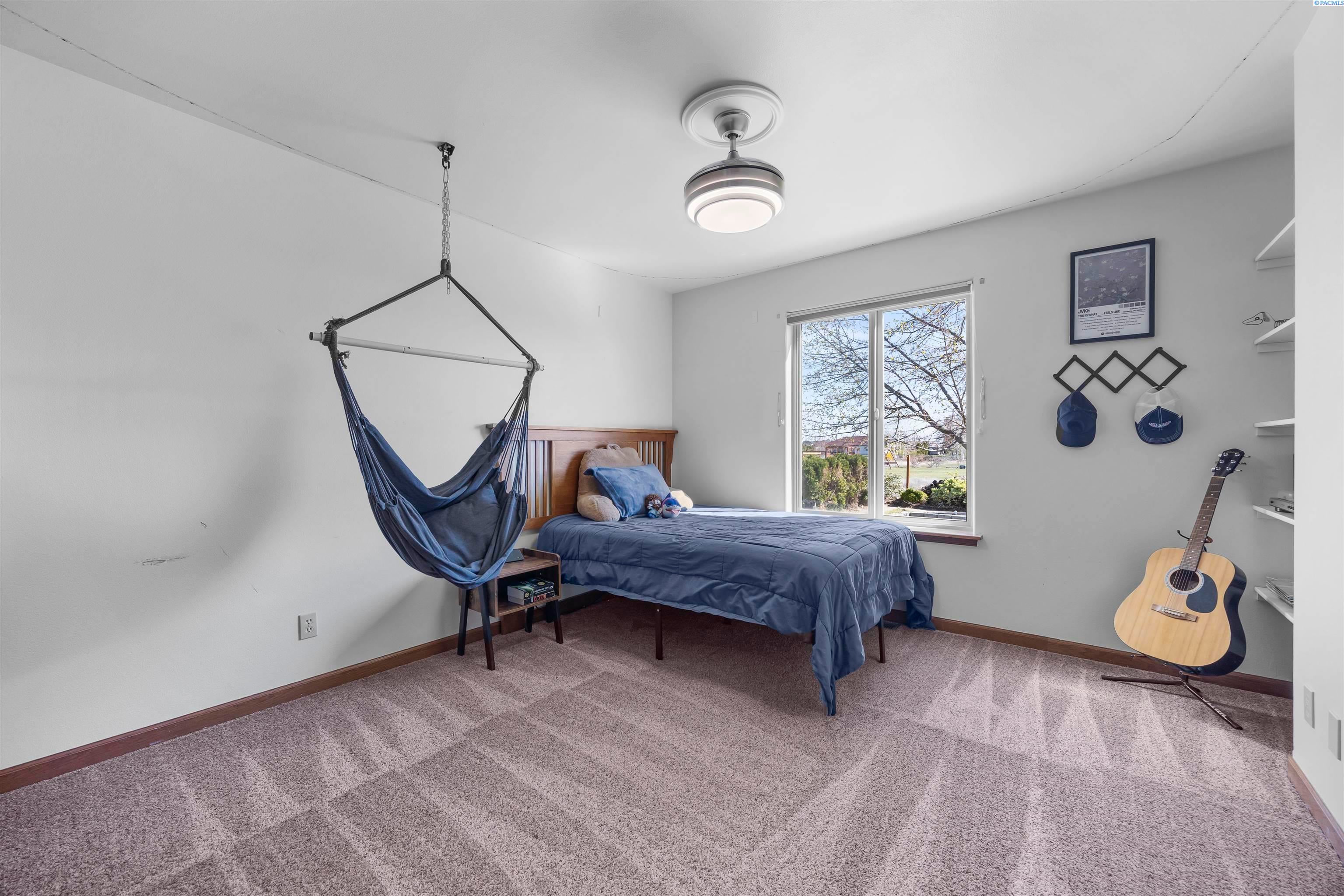 West Richland, Washington, 99353, United States, 4 Bedrooms Bedrooms, ,4 BathroomsBathrooms,Residential,For Sale,2031240