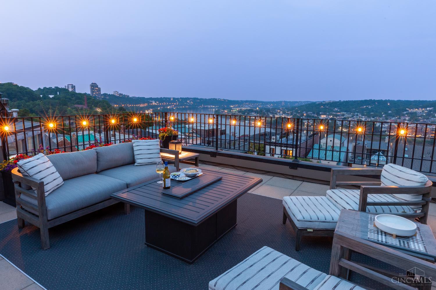 Cincinnati, Ohio, 45202, United States, 3 Bedrooms Bedrooms, ,4 BathroomsBathrooms,Residential,For Sale,1850372