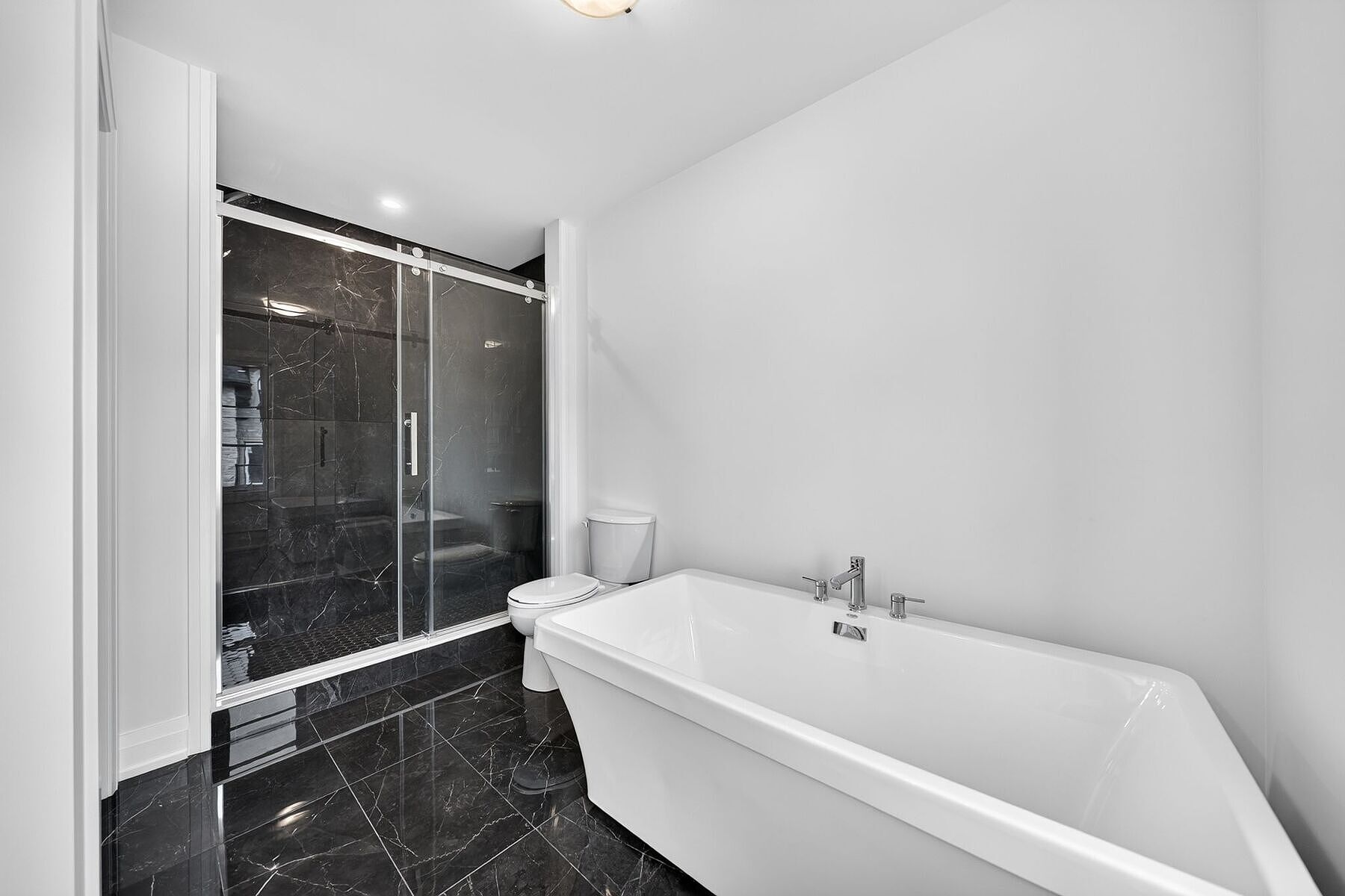  Brand New Luxurious Townhome - 物件實景