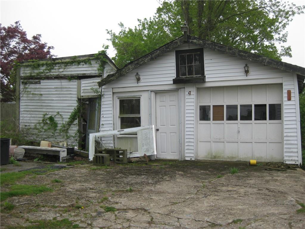 Middletown, Rhode Island, 02842, United States, 4 Bedrooms Bedrooms, ,2 BathroomsBathrooms,Residential,For Sale,1984430