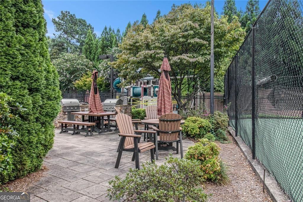 Roswell, Georgia, 30075, United States, 6 Bedrooms Bedrooms, ,4 BathroomsBathrooms,Residential,For Sale,1910371