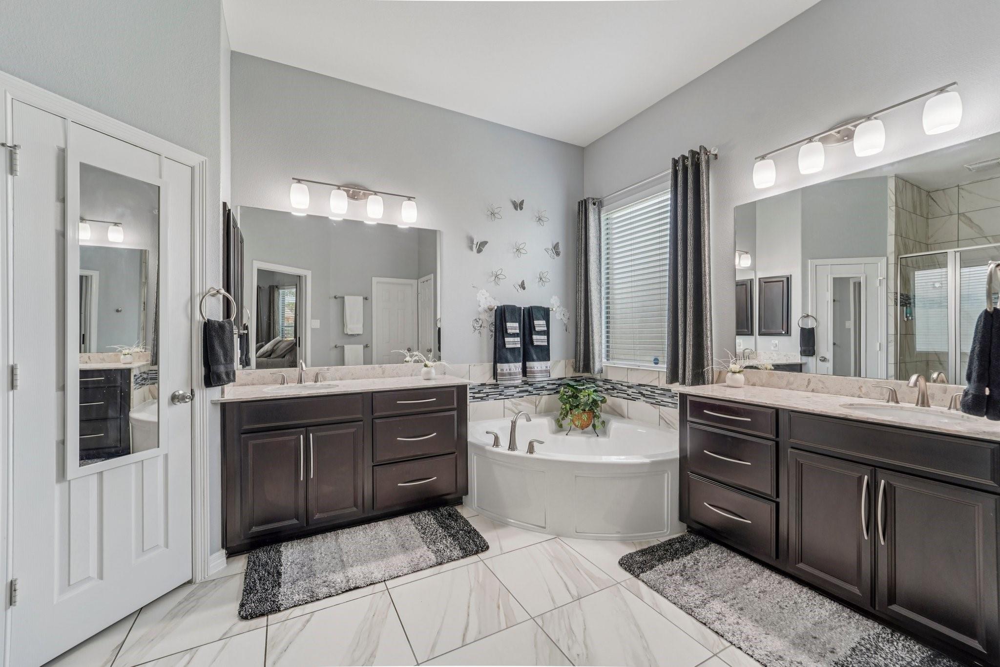 Katy, Texas, 77494, United States, 4 Bedrooms Bedrooms, ,4 BathroomsBathrooms,Residential,For Sale,1976544