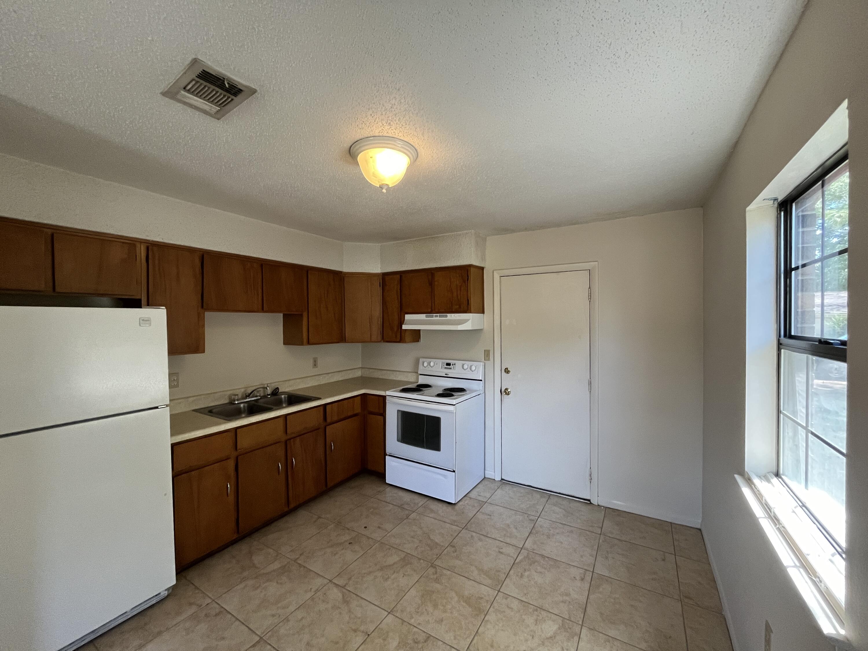 Fort Walton Beach, Florida, 32547, United States, 8 Bedrooms Bedrooms, ,4 BathroomsBathrooms,Residential,For Sale,1821326