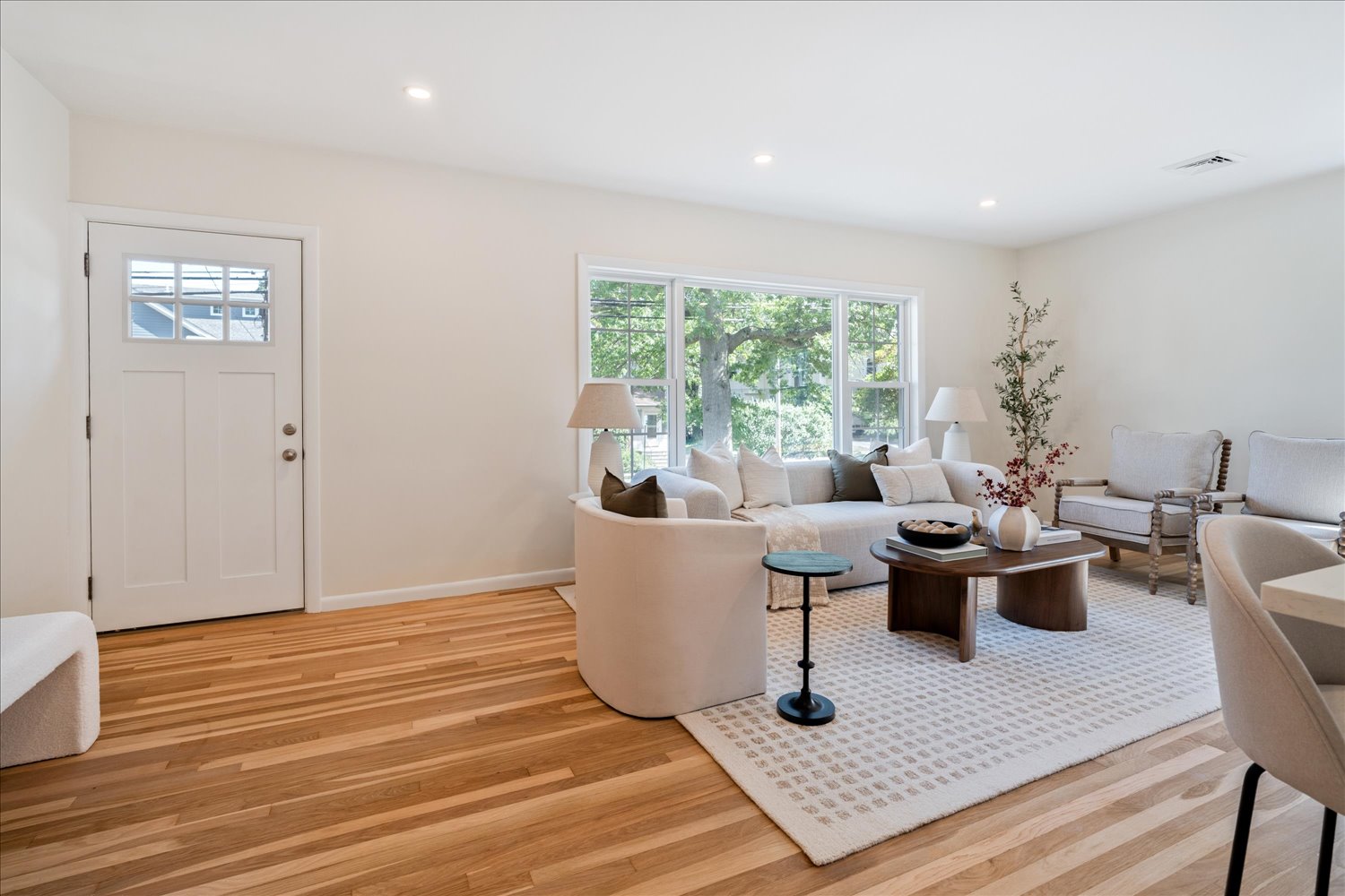 Providence, Rhode Island, 02906, United States, 2 Bedrooms Bedrooms, ,2 BathroomsBathrooms,Residential,For Sale,1943383