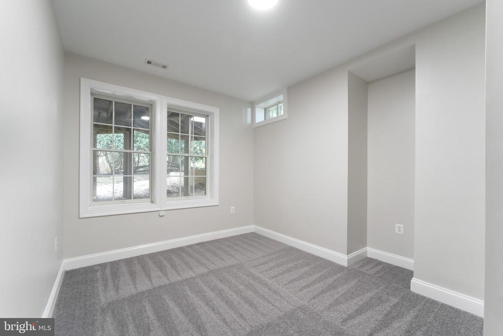 Fairfax, Virginia, 22033, United States, 6 Bedrooms Bedrooms, ,6 BathroomsBathrooms,Residential,For Sale,1973786