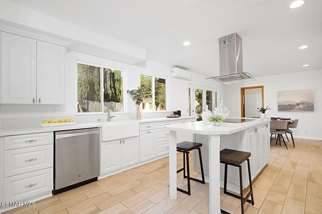 Thousand Oaks, California, 91362, United States, 4 Bedrooms Bedrooms, ,3 BathroomsBathrooms,Residential,For Sale,1990954