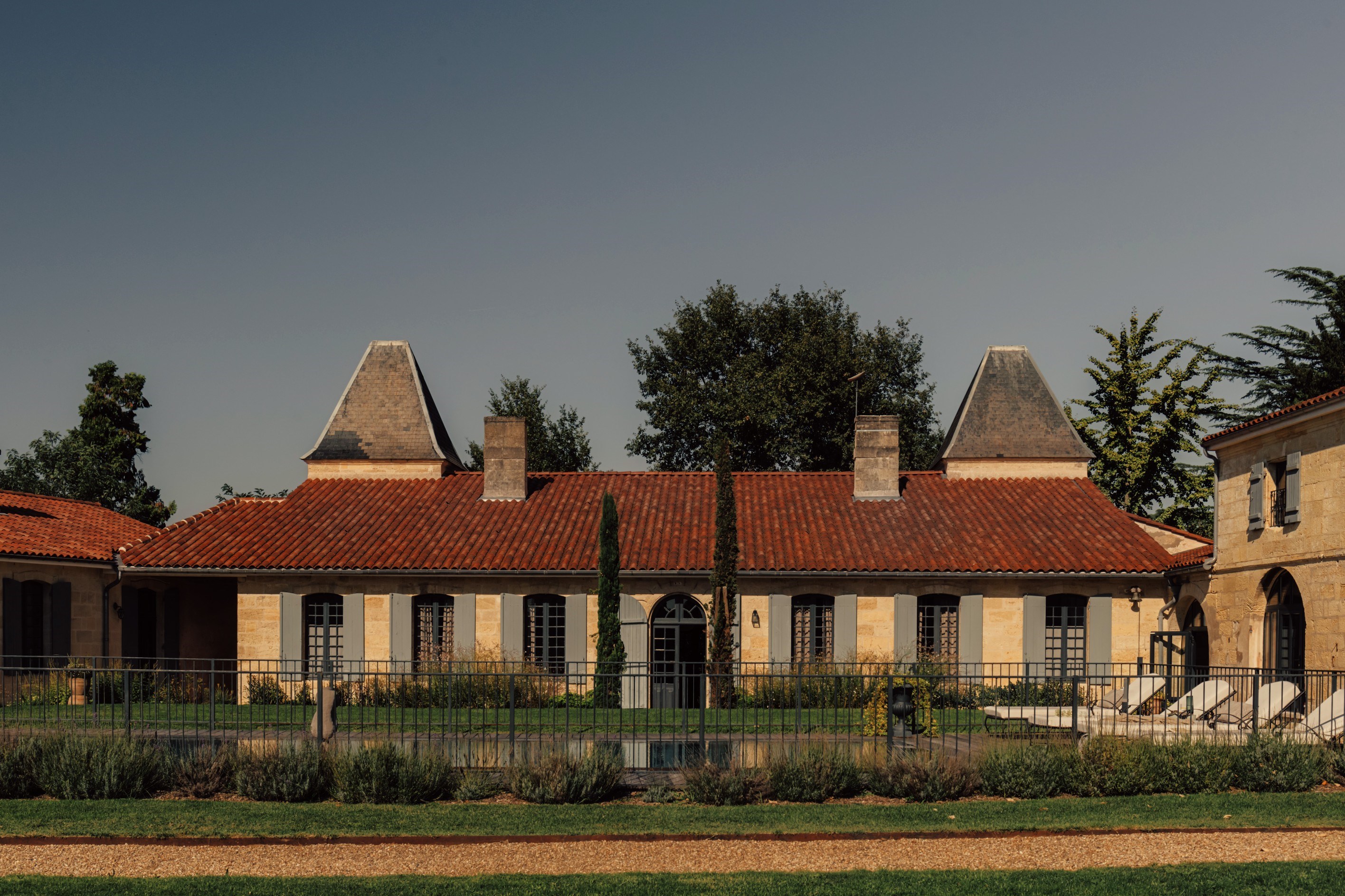  18TH CENTURY CHÂTEAU - SWIMMING POOL - SPA - OUTBUILDINGS - EQUESTRIAN ESTATE - 物件實景