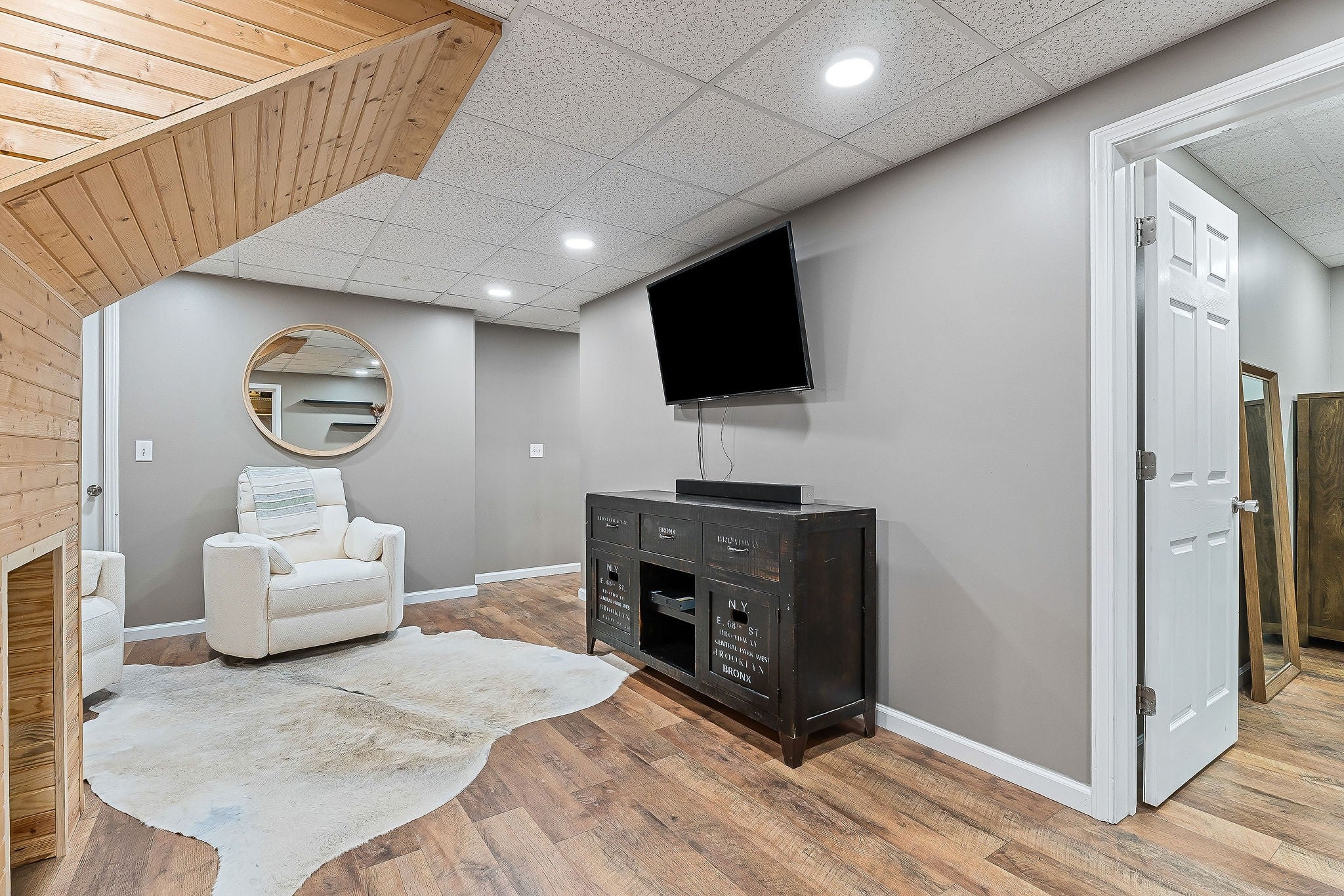 Smithville, Tennessee, 37166, United States, 1 Bedroom Bedrooms, ,4 BathroomsBathrooms,Residential,For Sale,2006606