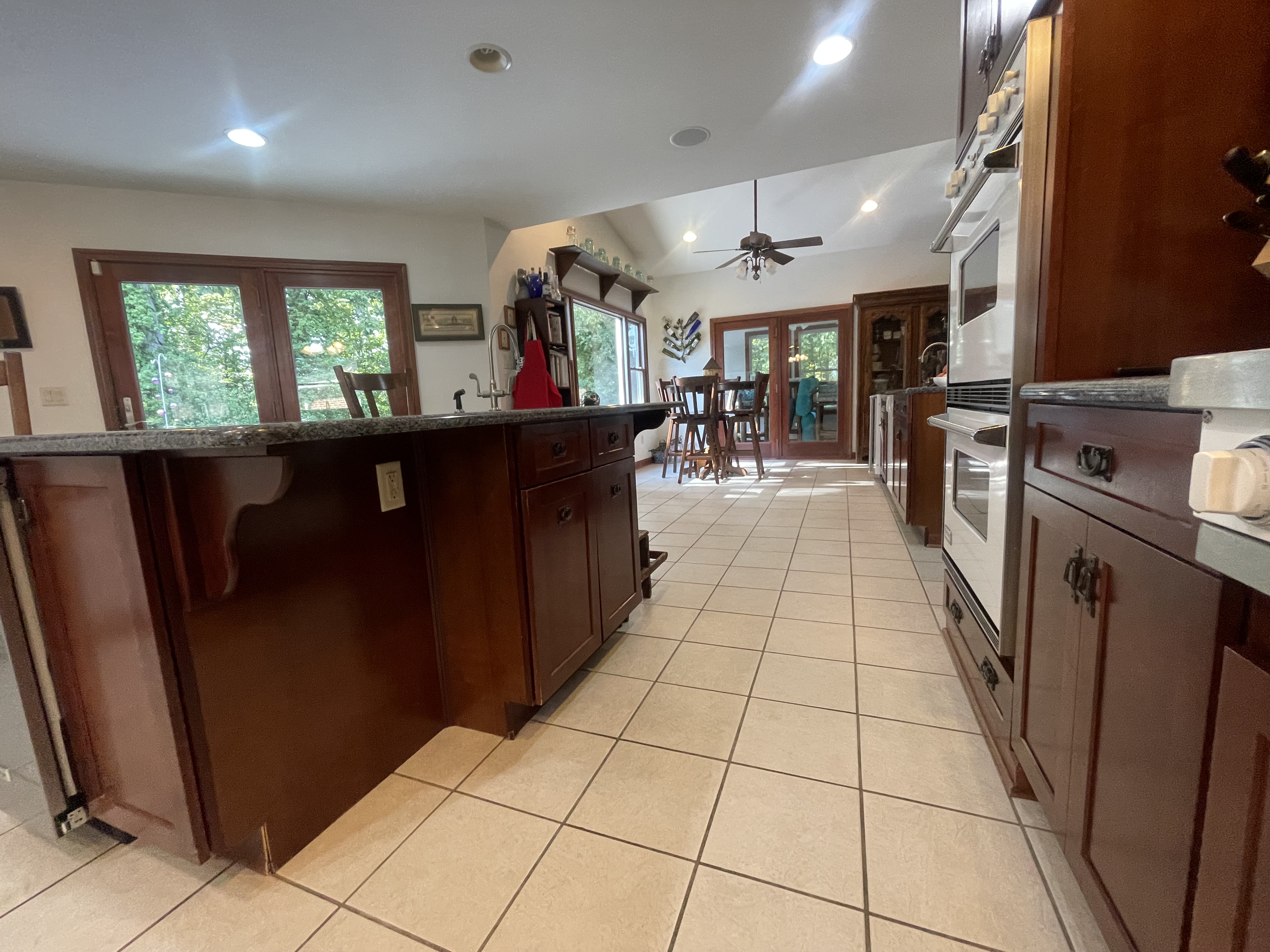 Murphysboro, Illinois, 62966, United States, 5 Bedrooms Bedrooms, ,6 BathroomsBathrooms,Residential,For Sale,1977081