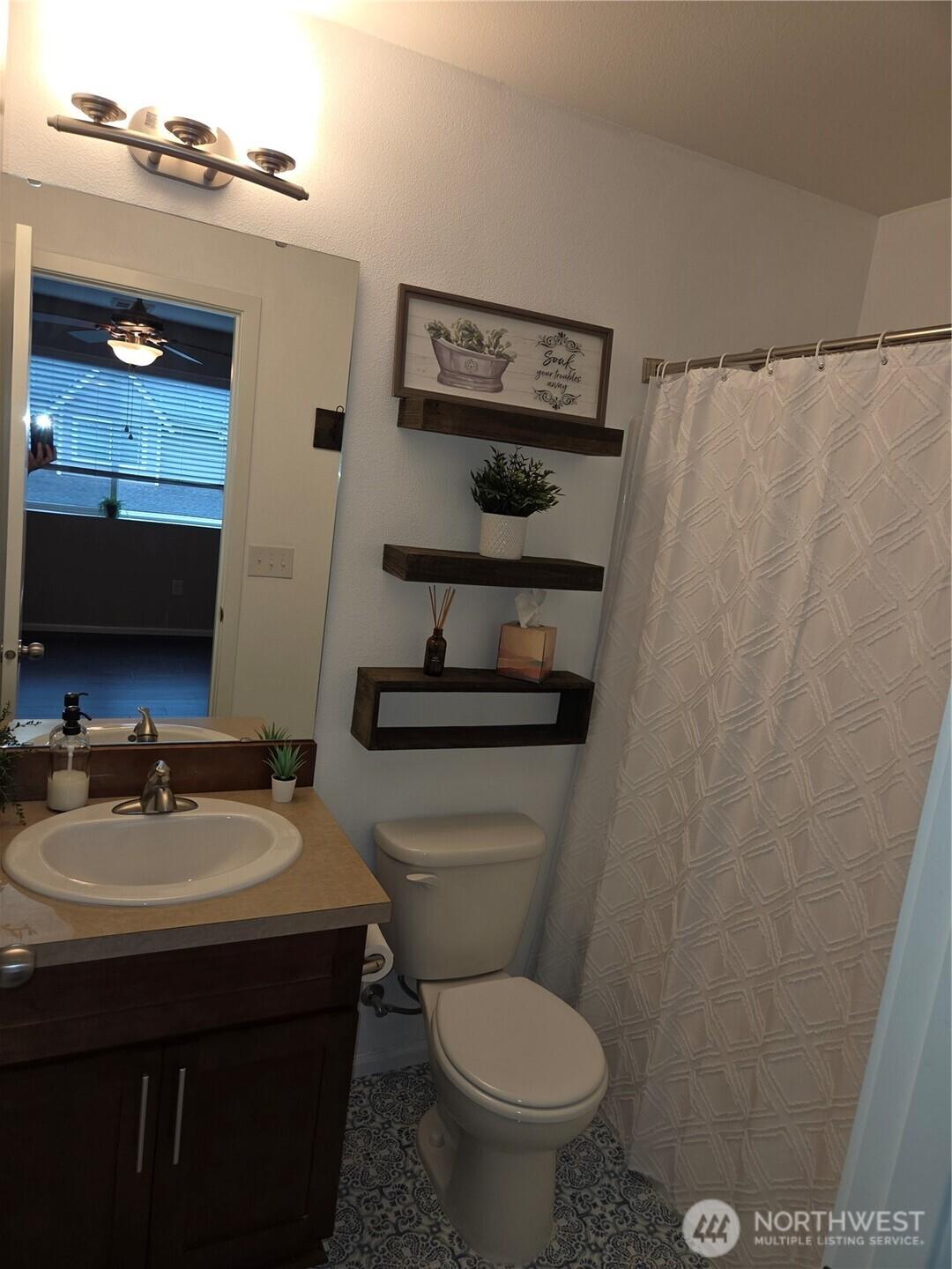 EVERETT, Washington, 98208, United States, 2 Bedrooms Bedrooms, ,3 BathroomsBathrooms,Residential,For Sale,1896693
