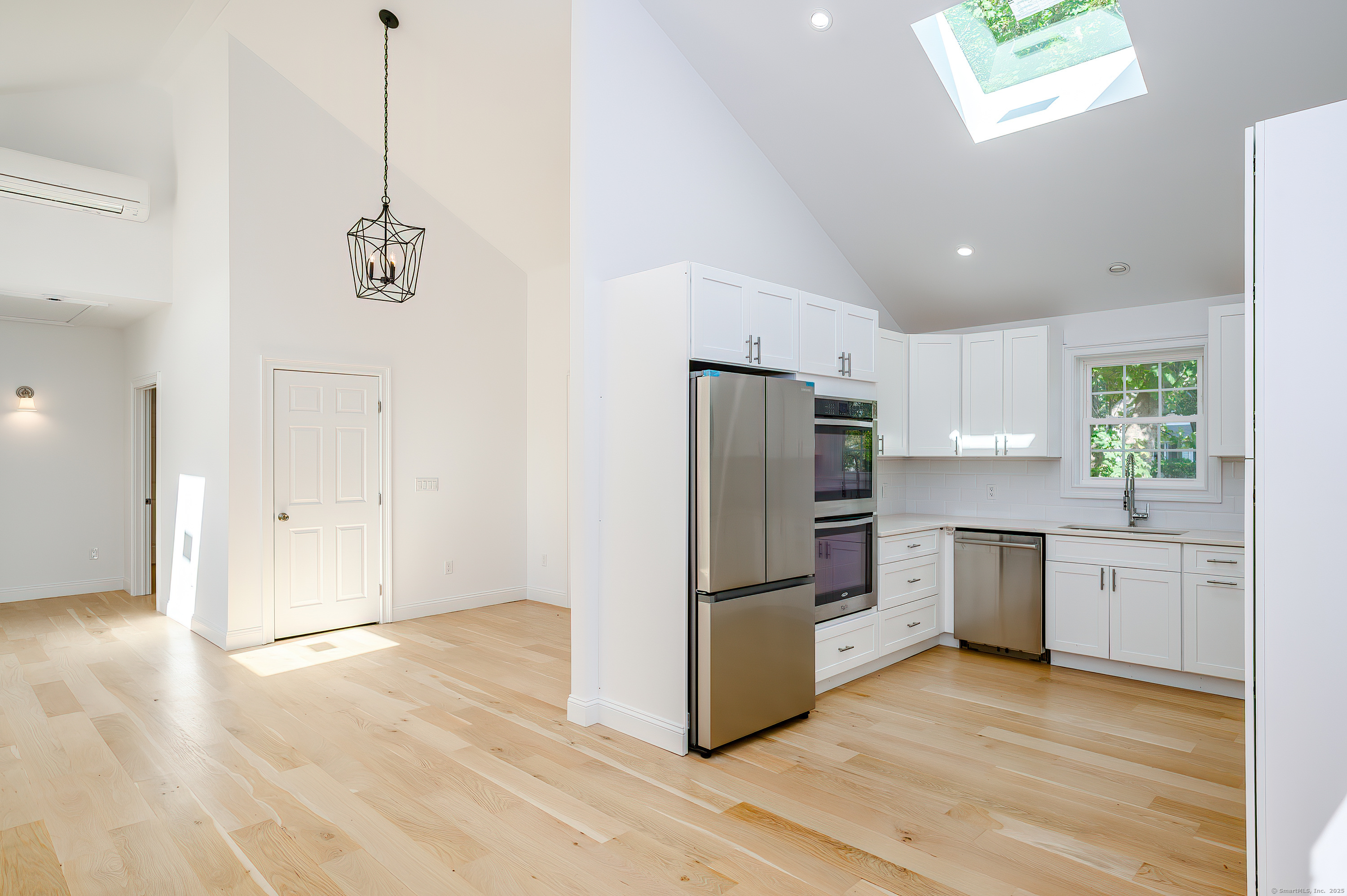 East Lyme, Connecticut, 06357, United States, 2 Bedrooms Bedrooms, ,3 BathroomsBathrooms,Residential,For Sale,1933174