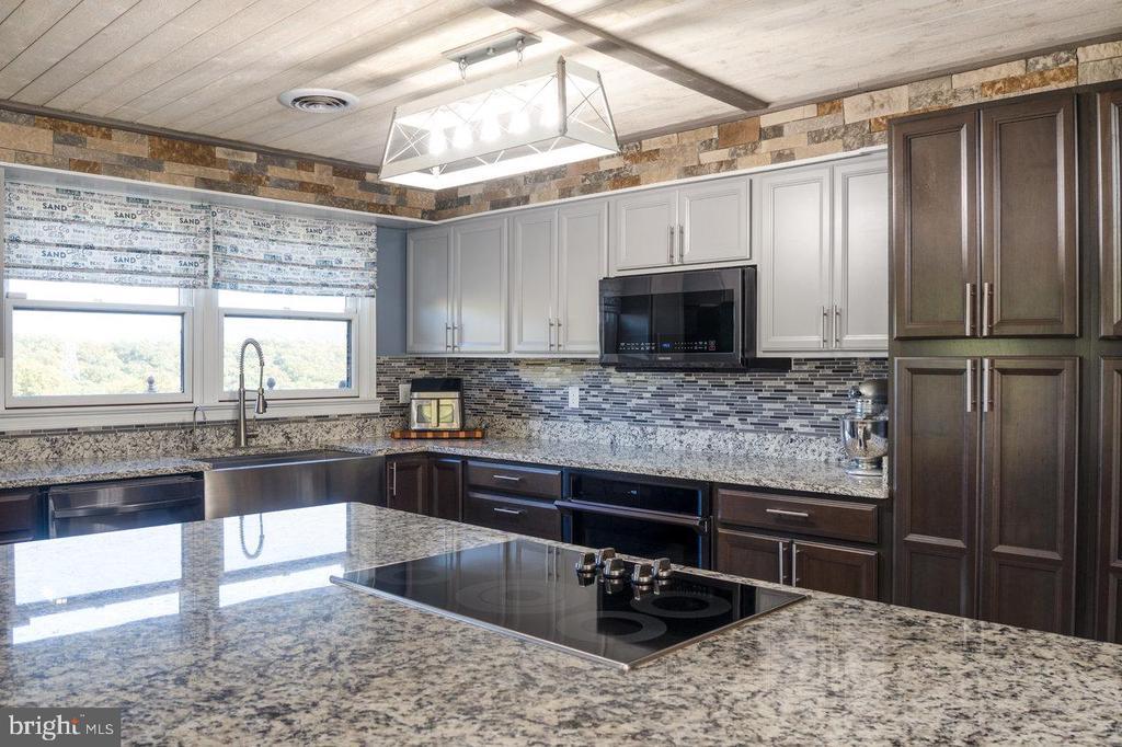 Gore, Virginia, 22637, United States, 4 Bedrooms Bedrooms, ,3 BathroomsBathrooms,Residential,For Sale,1949444