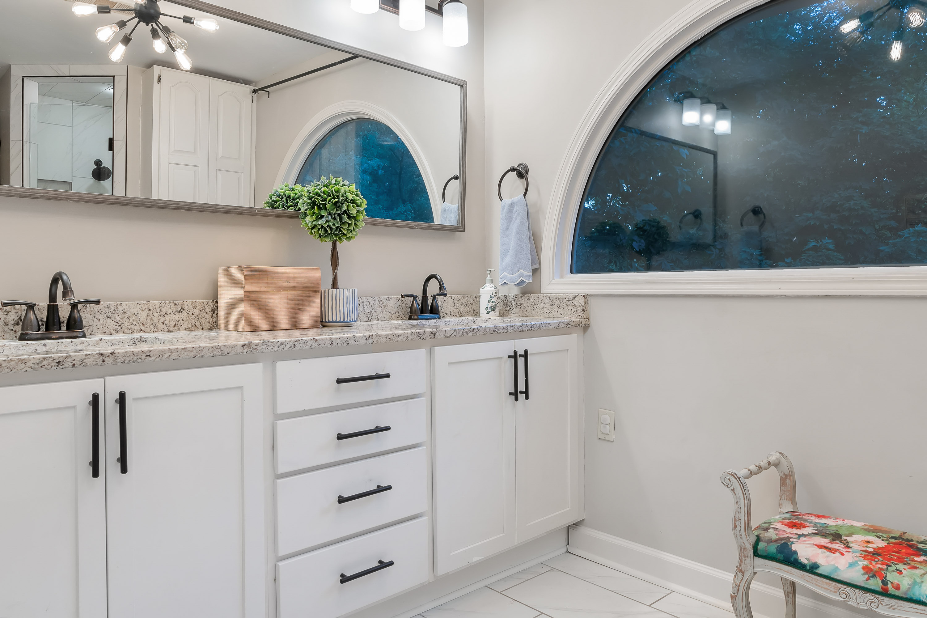 Jonesboro, Arkansas, 72401, United States, 4 Bedrooms Bedrooms, ,4 BathroomsBathrooms,Residential,For Sale,1961843