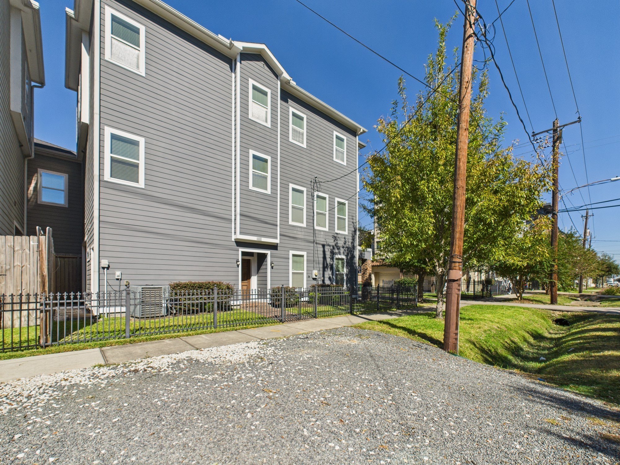 Houston, Texas, 77007, United States, 3 Bedrooms Bedrooms, ,4 BathroomsBathrooms,Residential,For Sale,1990777