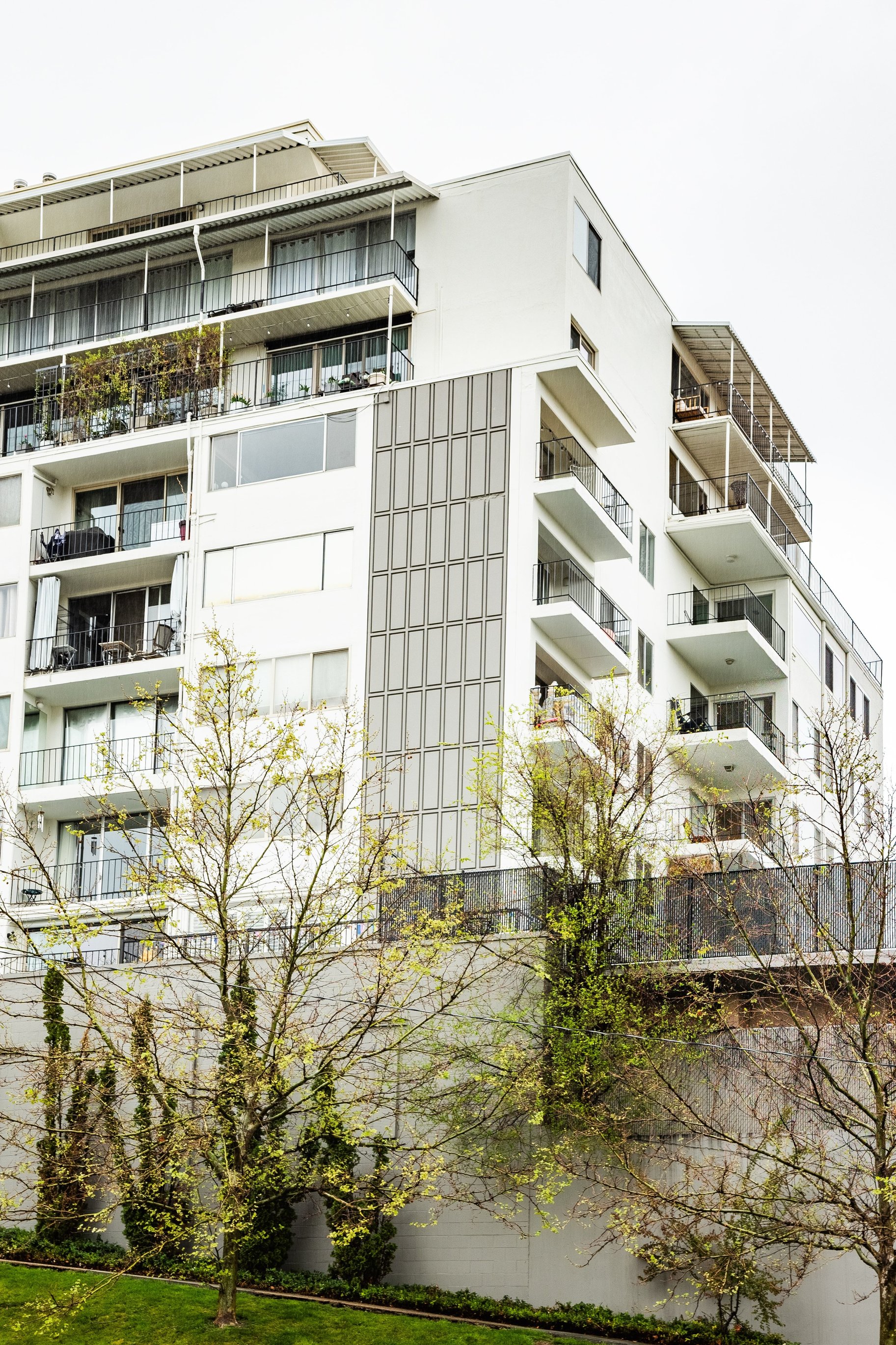  Mid-Century Condo Perched Above City Center - 物件實景