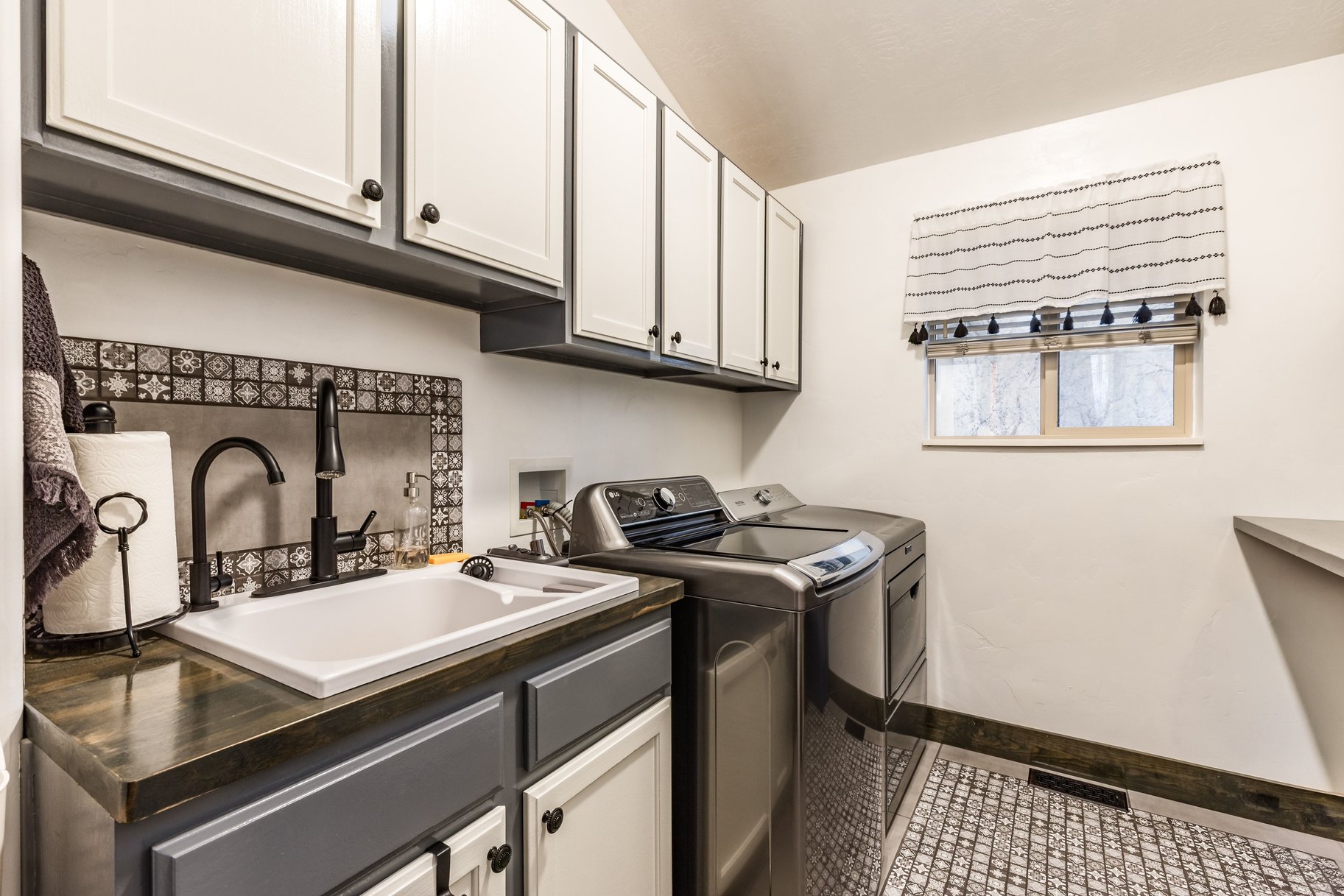  Rare Opportunity in Herriman High Country Estates  Rambler on 7.7 Private Acres - 物件實景