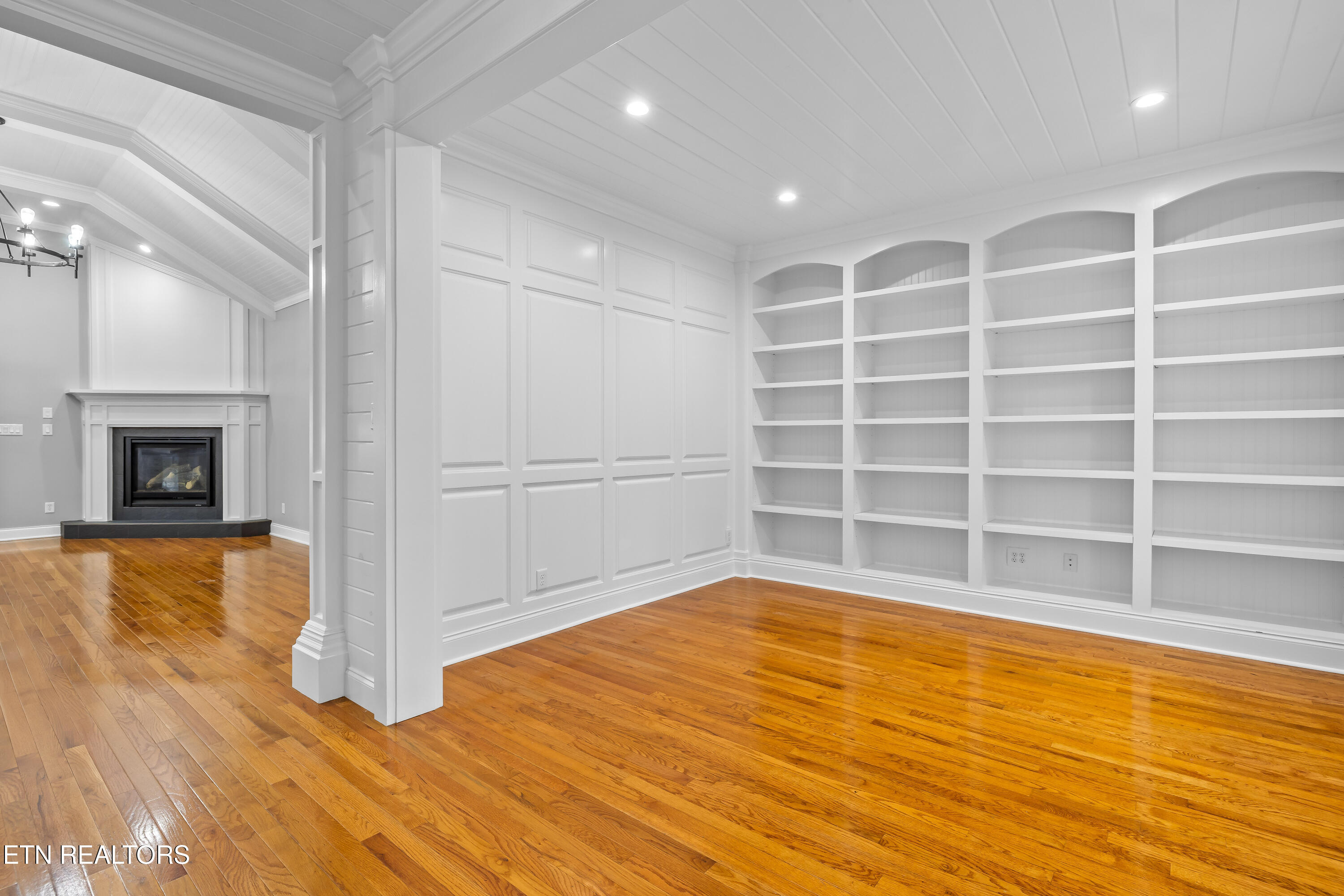 Maryville, Tennessee, 37803, United States, 4 Bedrooms Bedrooms, ,5 BathroomsBathrooms,Residential,For Sale,1984597