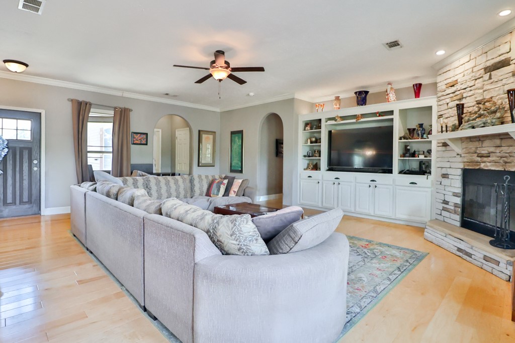 Lexington, Texas, 78947, United States, 4 Bedrooms Bedrooms, ,3 BathroomsBathrooms,Residential,For Sale,2002200