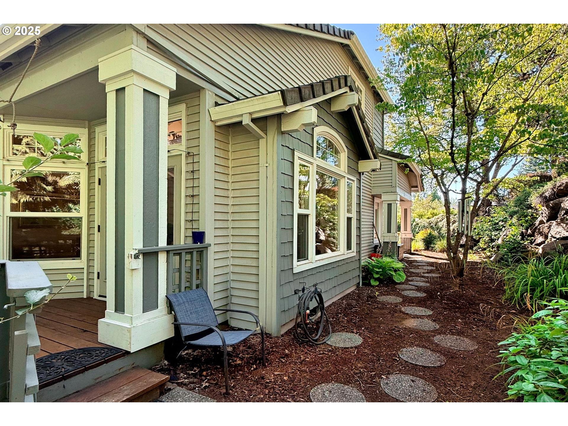 Portland, Oregon, 97229, United States, 2 Bedrooms Bedrooms, ,2 BathroomsBathrooms,Residential,For Sale,1925934