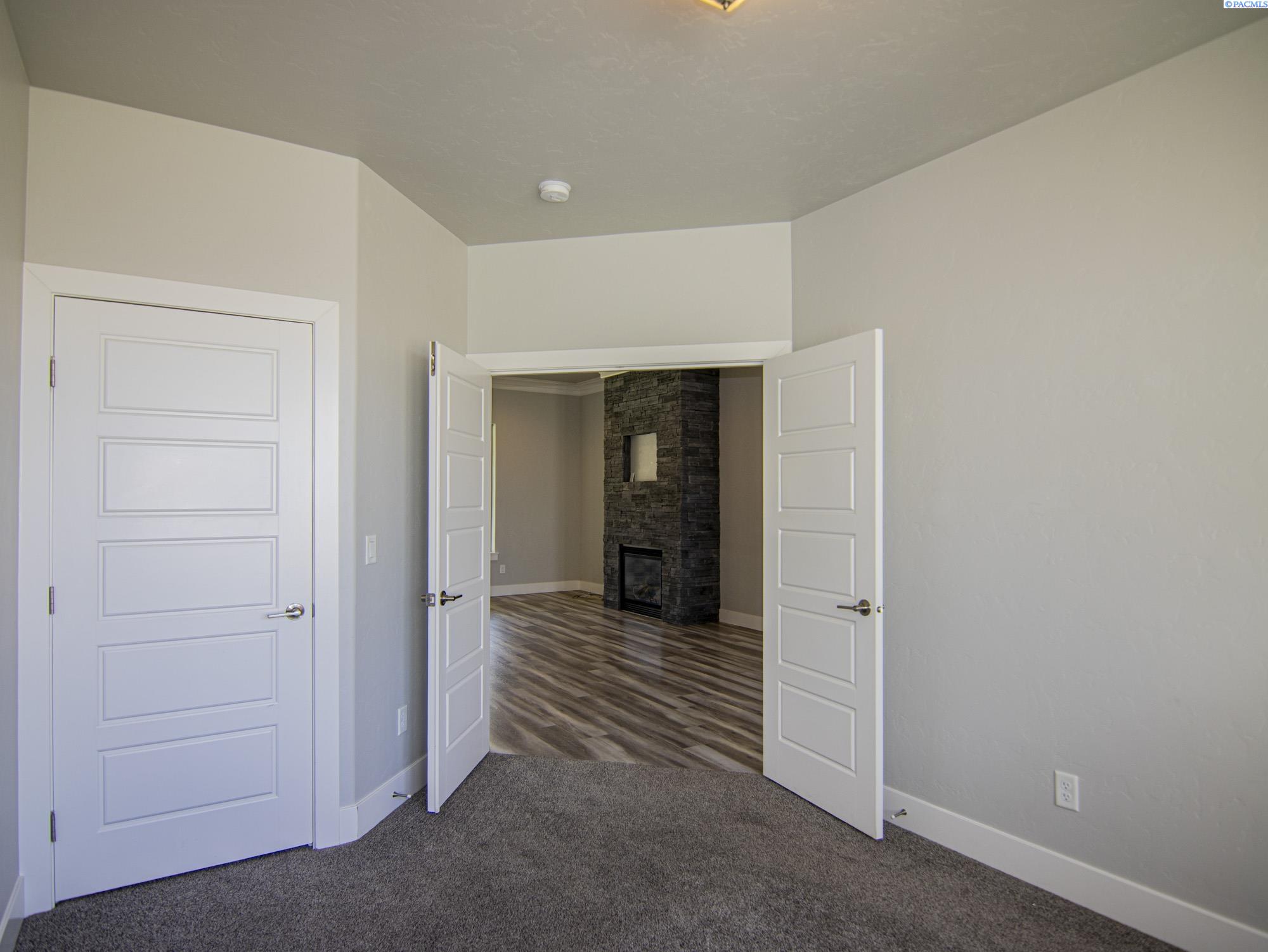 West Richland, Washington, 99353, United States, 5 Bedrooms Bedrooms, ,2 BathroomsBathrooms,Residential,For Sale,1873826