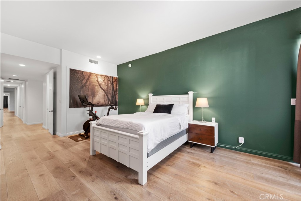 Beverly Hills, California, 90212, United States, 2 Bedrooms Bedrooms, ,2 BathroomsBathrooms,Residential,For Sale,1912615
