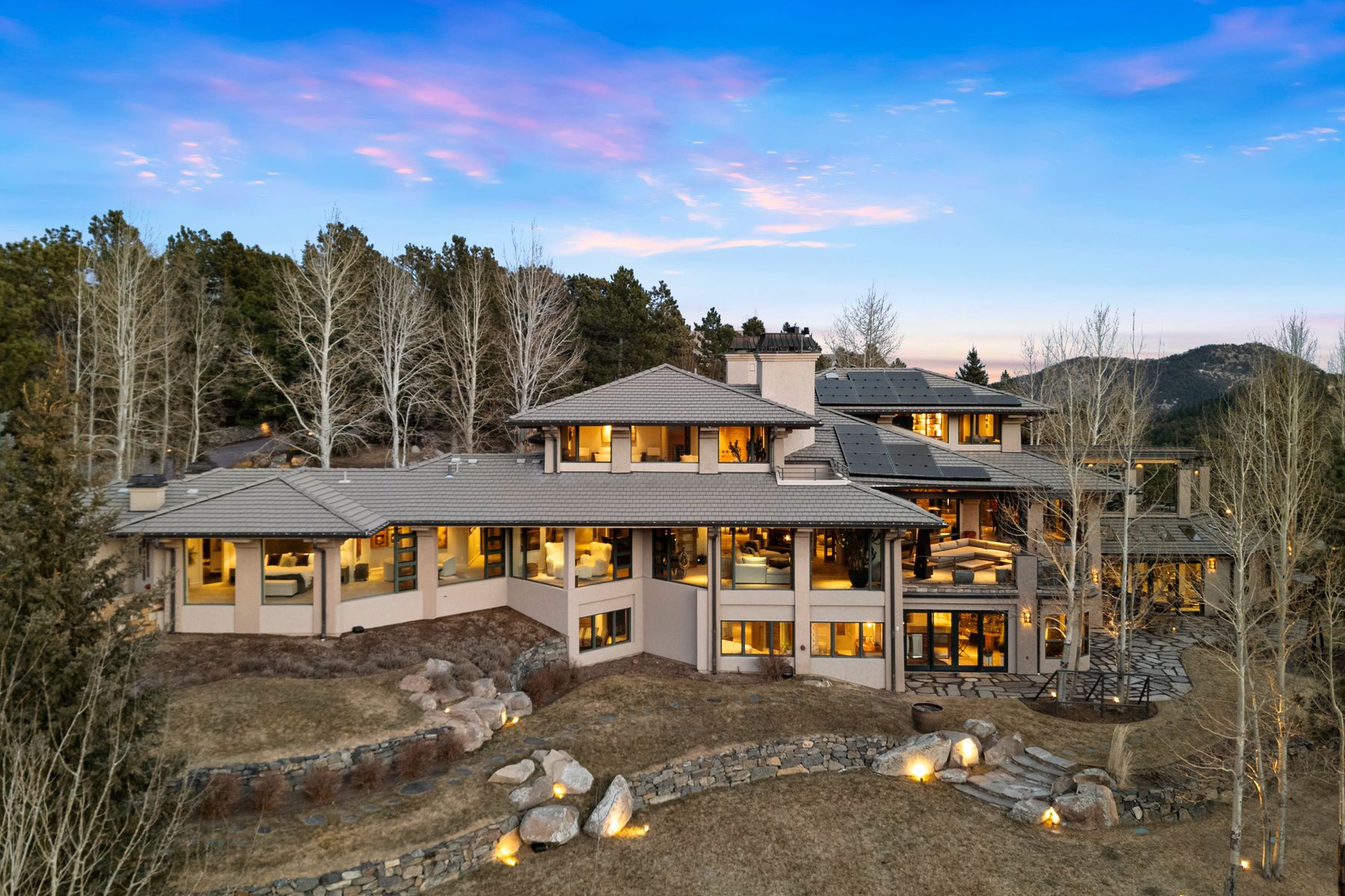 Premium Location with Unobstructed Front Range Views - 物件實景
