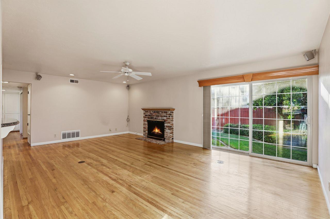 Sacramento, California, 95822, United States, 3 Bedrooms Bedrooms, ,2 BathroomsBathrooms,Residential,For Sale,1989013