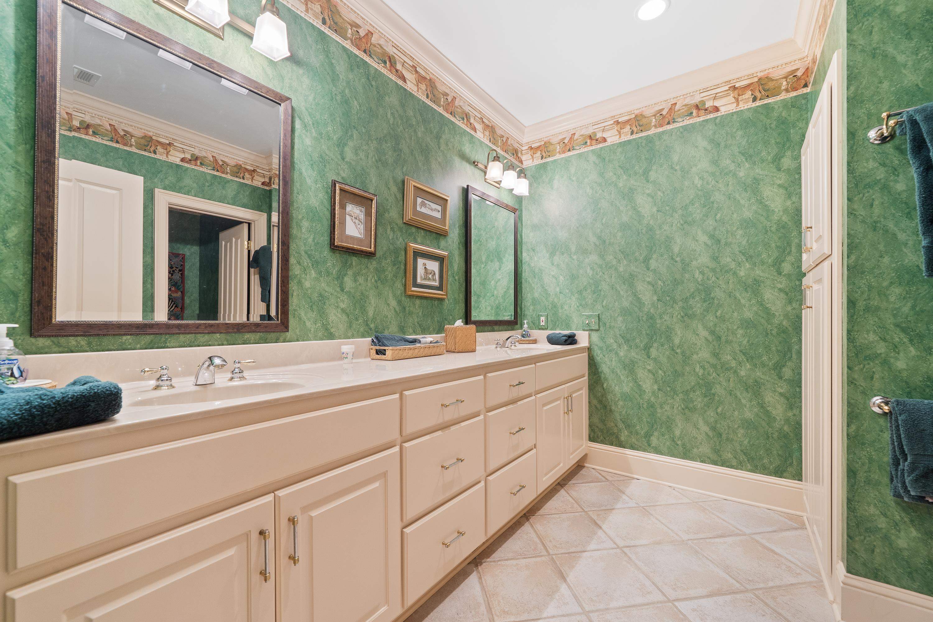 Greensboro, Georgia, 30642, United States, 7 Bedrooms Bedrooms, ,8 BathroomsBathrooms,Residential,For Sale,1984932