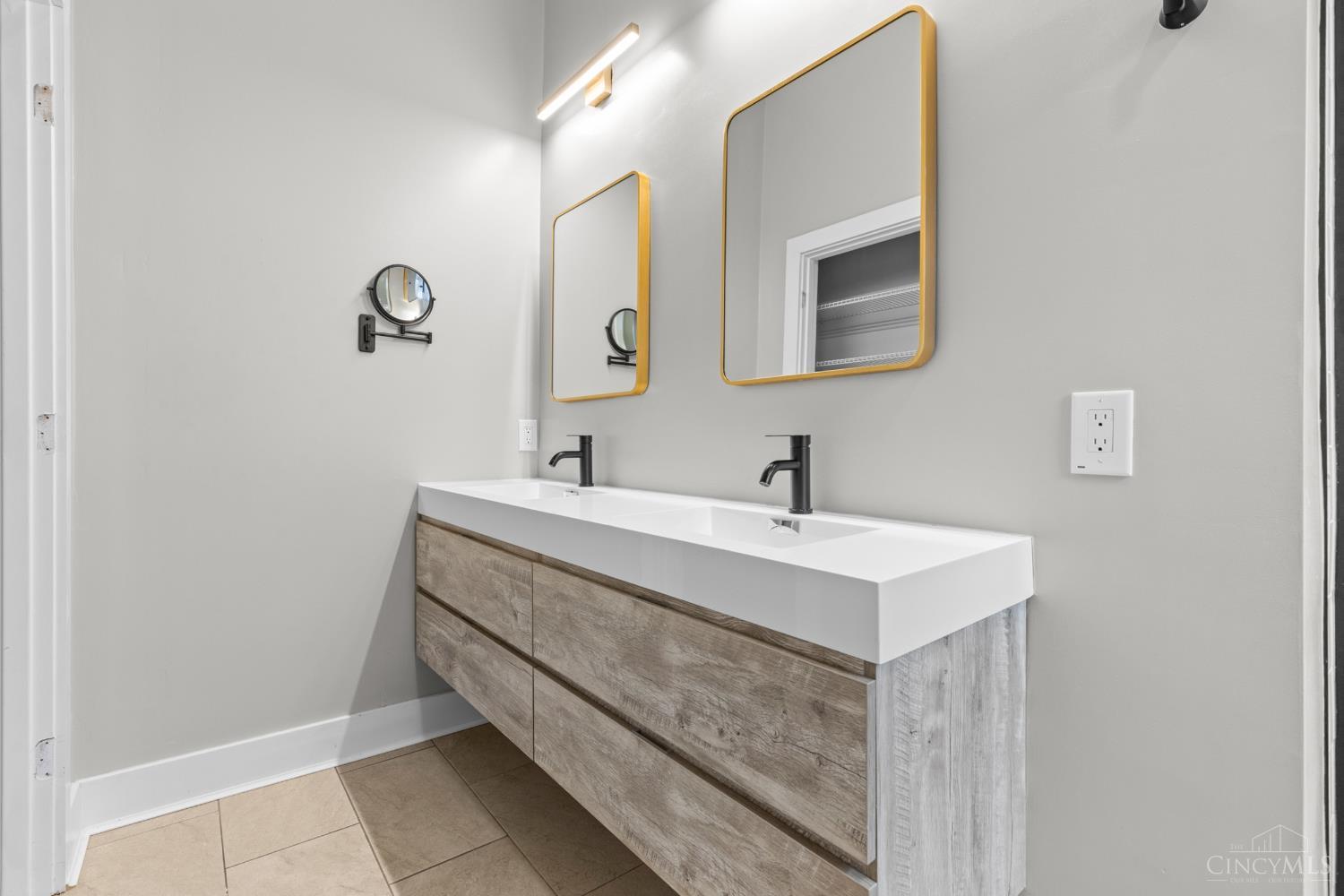 Cincinnati, Ohio, 45206, United States, 3 Bedrooms Bedrooms, ,3 BathroomsBathrooms,Residential,For Sale,1997229