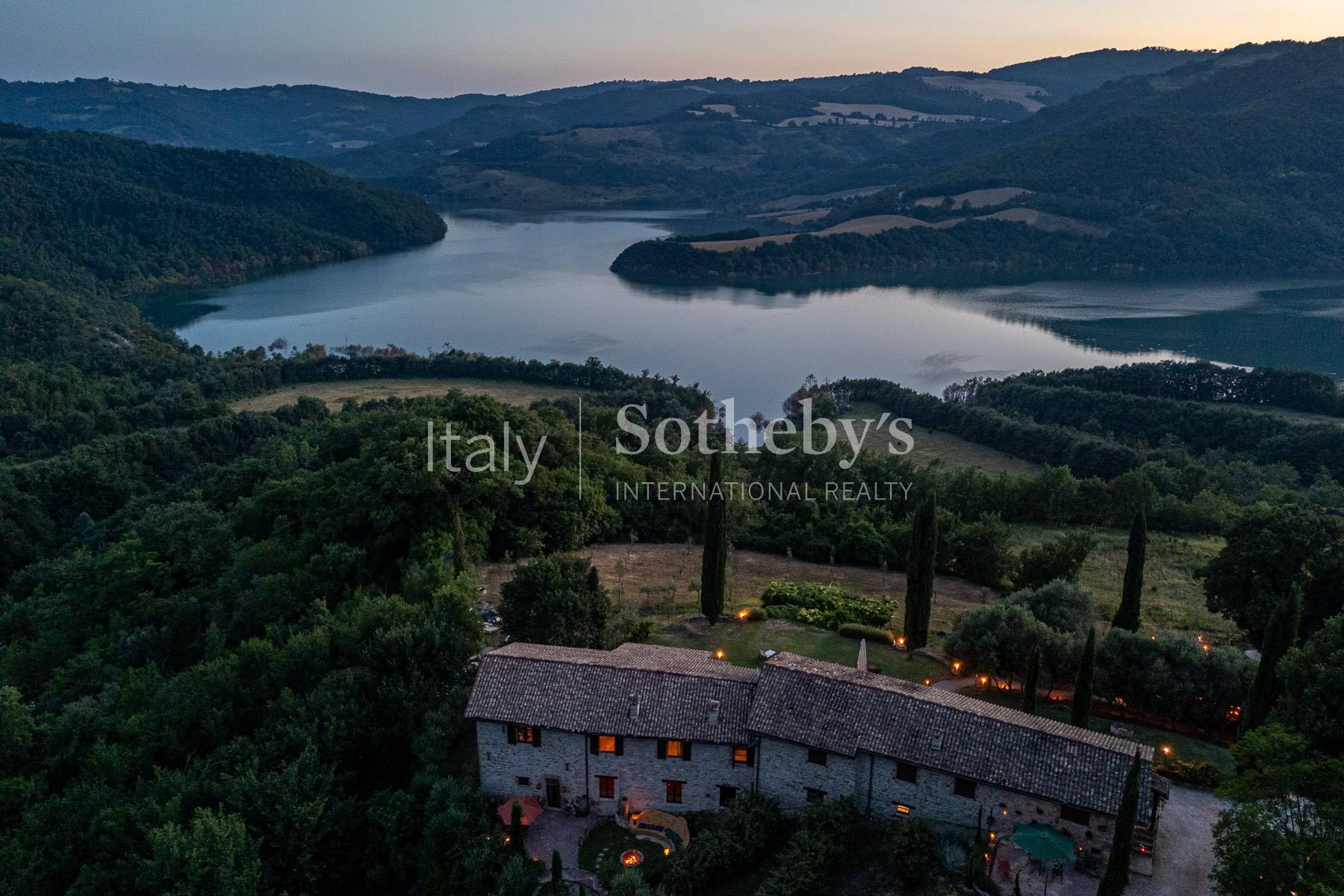  Stunning lake view historic renovated farmhouse with pool - 物件實景
