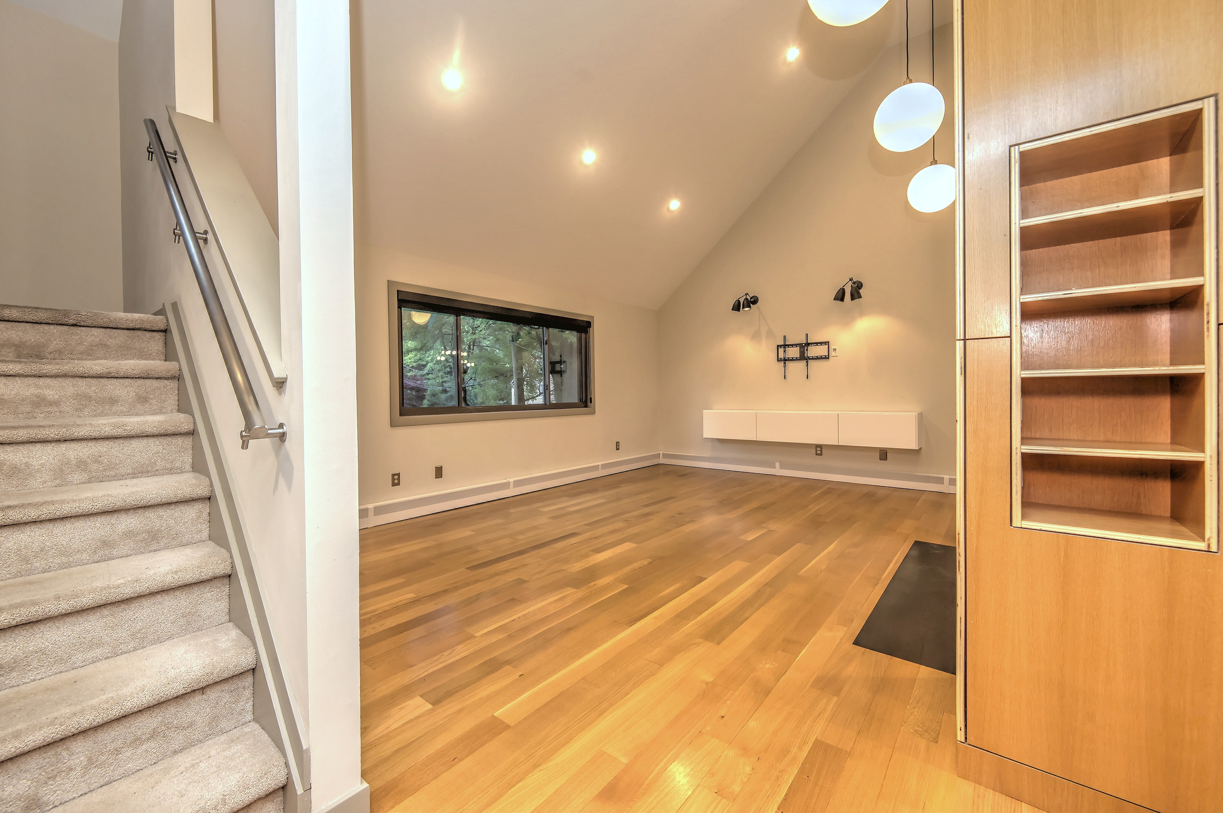  Sophisticated Contemporary set in a Serene Setting - 物件實景