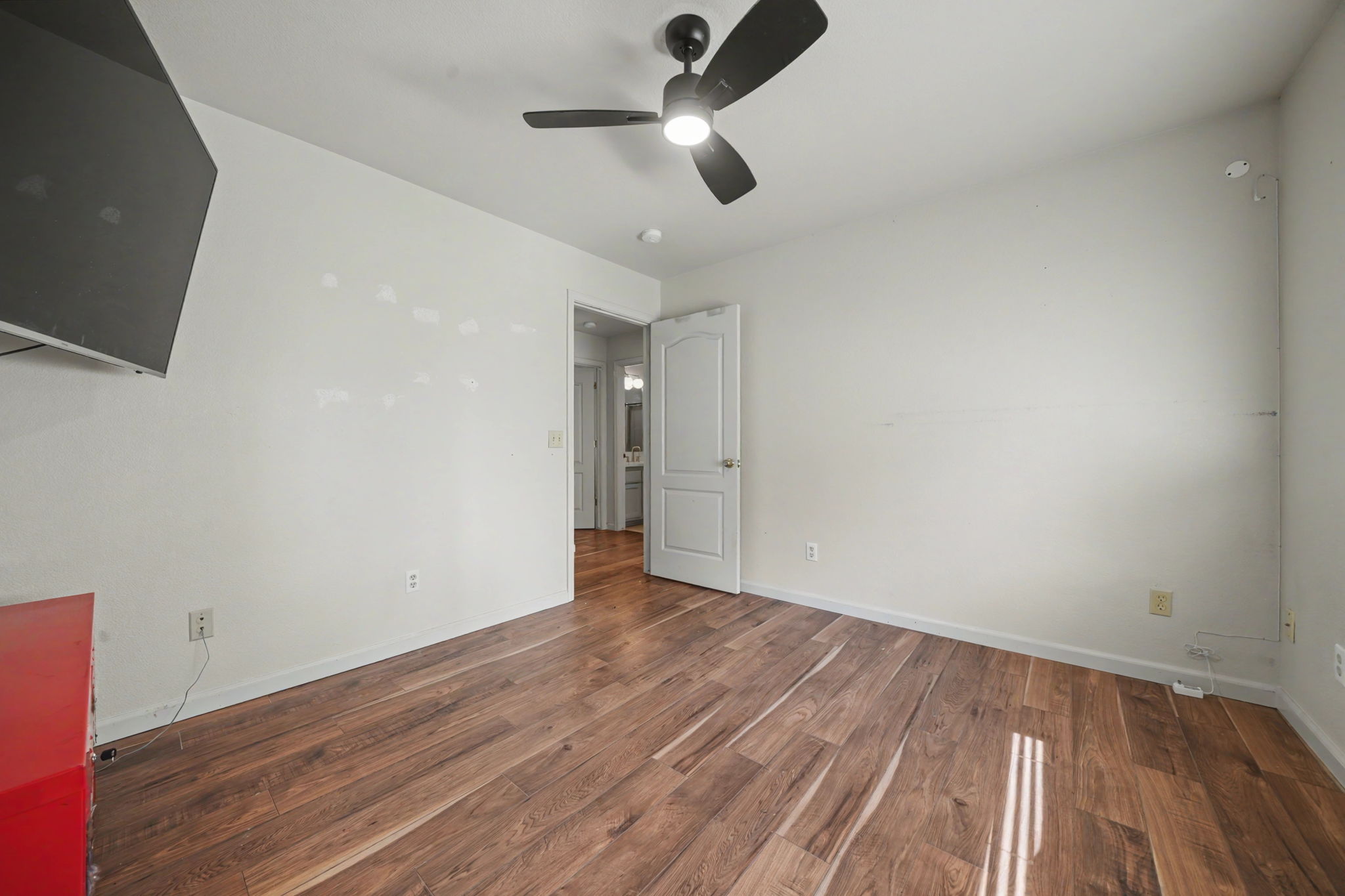 Quiet Cul-de-Sac Living with Views, Modern Updates - 物件實景