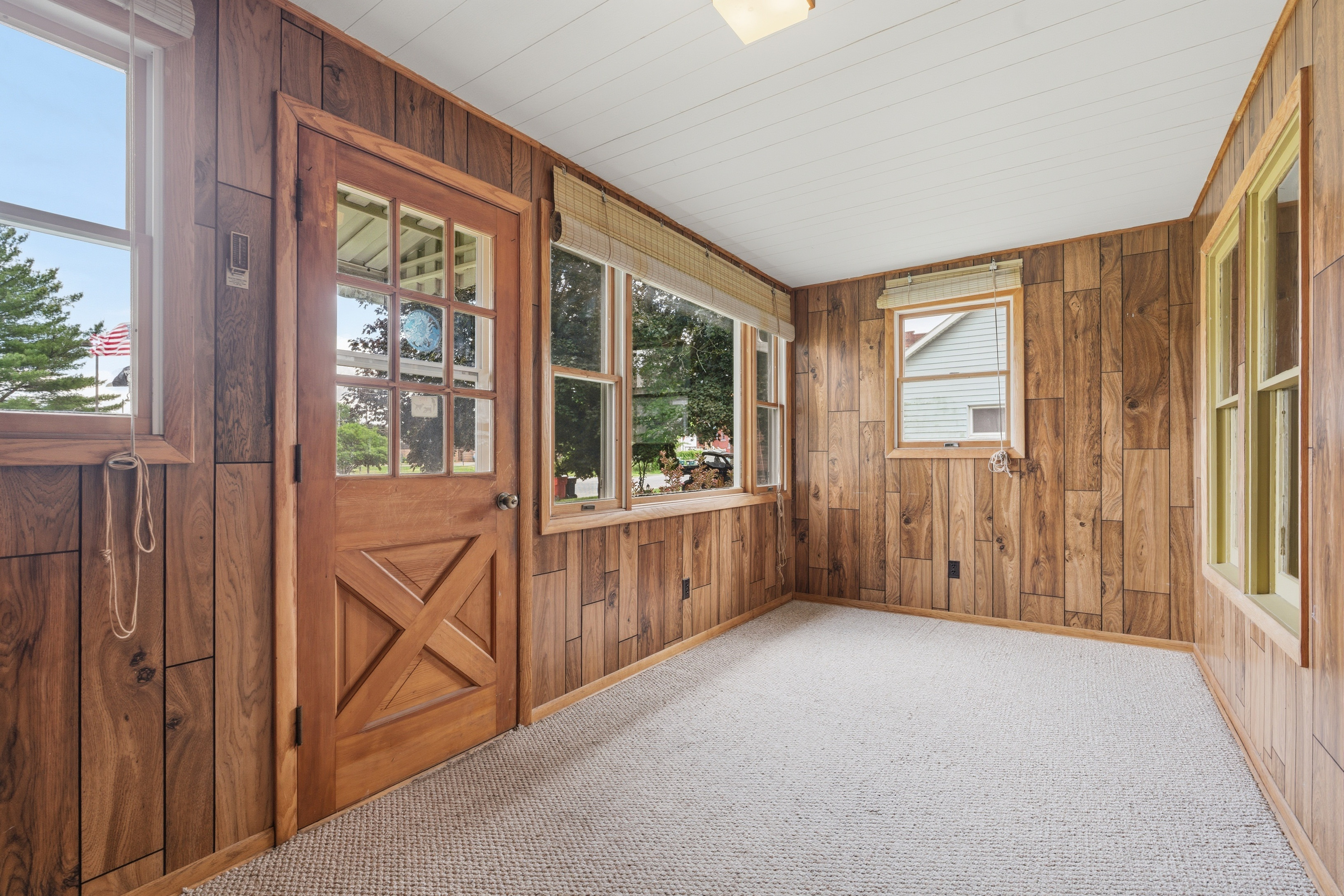  Charming Corner Lot Living in the Heart of Elgin - 物件實景