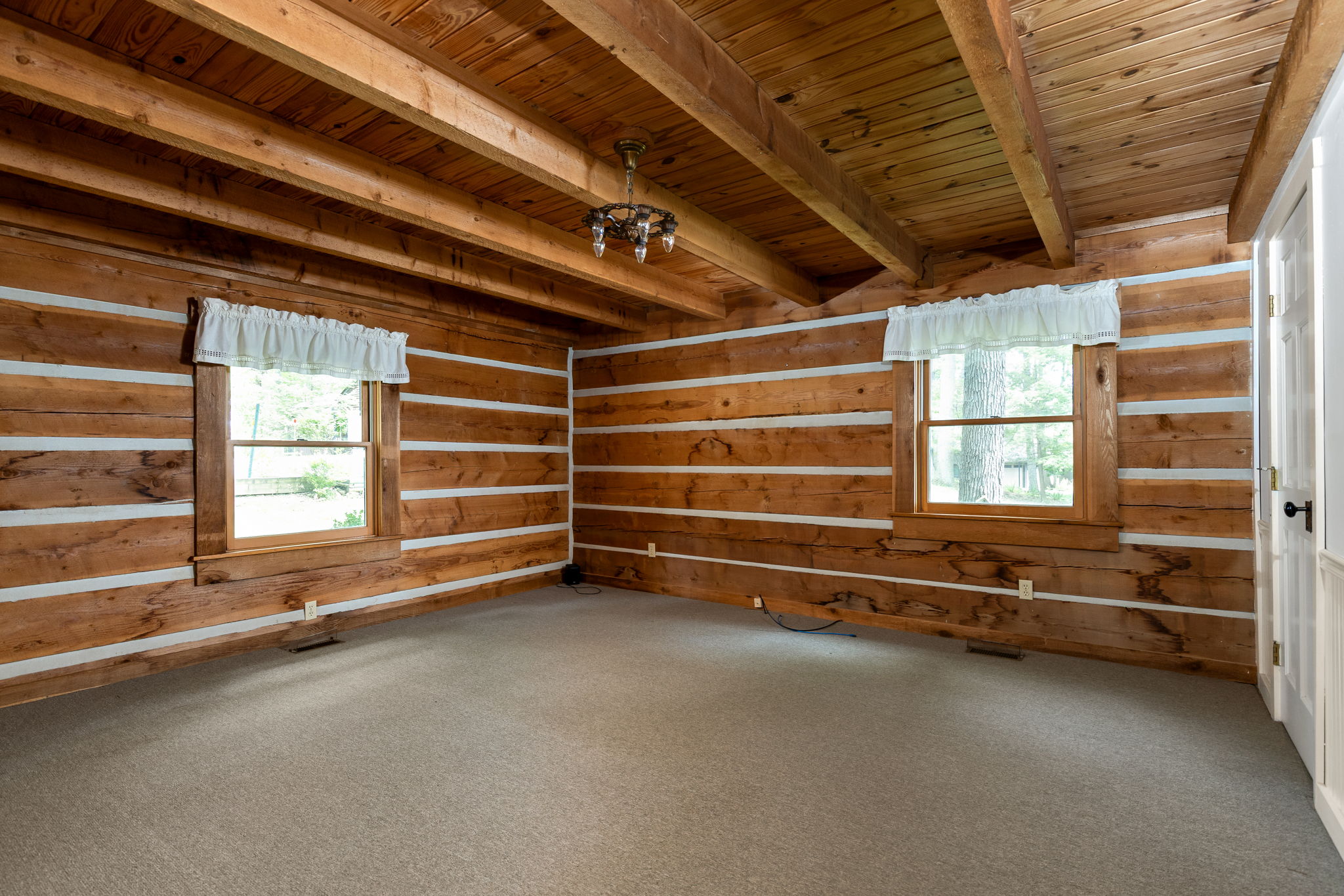  Authentic Log Home with Breathtaking Views of Brown County