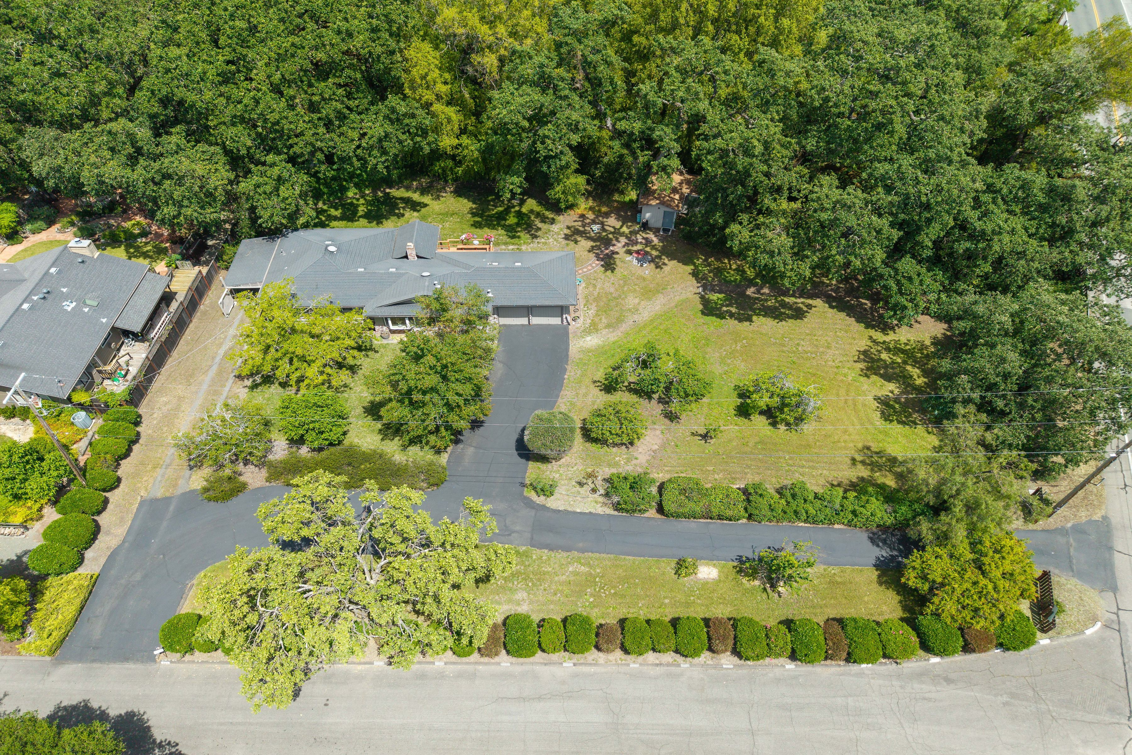  825 Woodside Aka Madrone Road - 物件實景