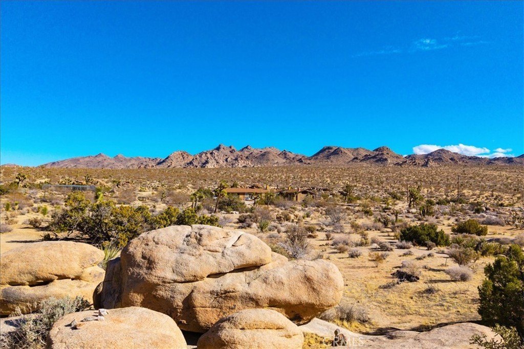 Joshua Tree, California, 92252, United States, 3 Bedrooms Bedrooms, ,2 BathroomsBathrooms,Residential,For Sale,1942307