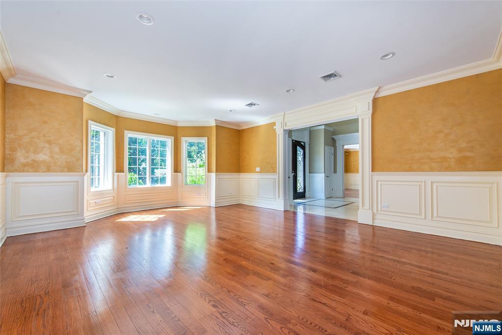 Paramus, New Jersey, 07652, United States, 6 Bedrooms Bedrooms, ,6 BathroomsBathrooms,Residential,For Sale,1947985