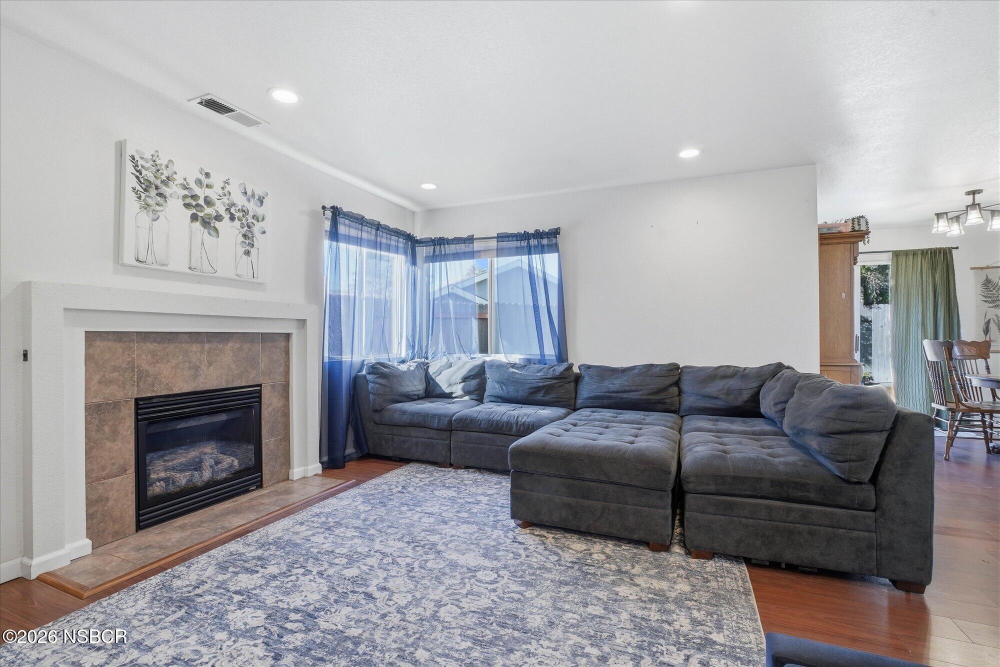 Santa Maria, California, 93455, United States, 3 Bedrooms Bedrooms, ,3 BathroomsBathrooms,Residential,For Sale,2013241